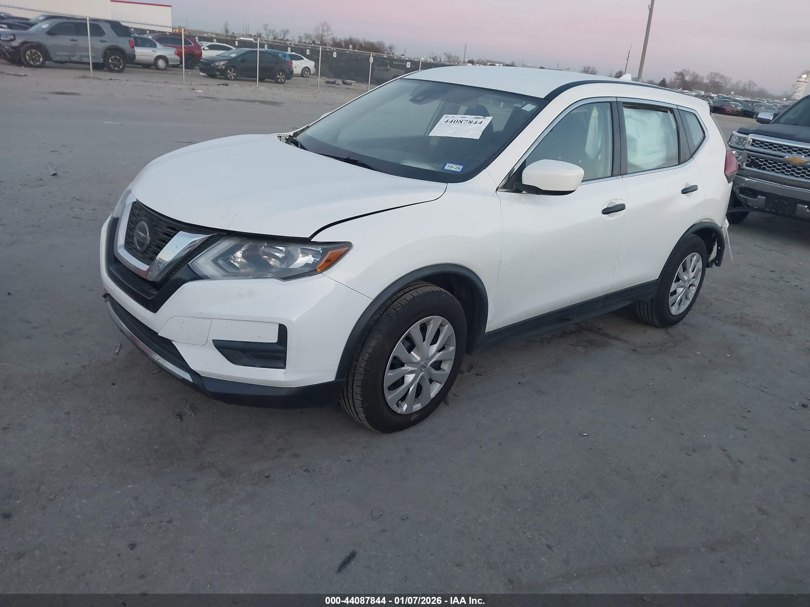 NISSAN ROGUE image 2