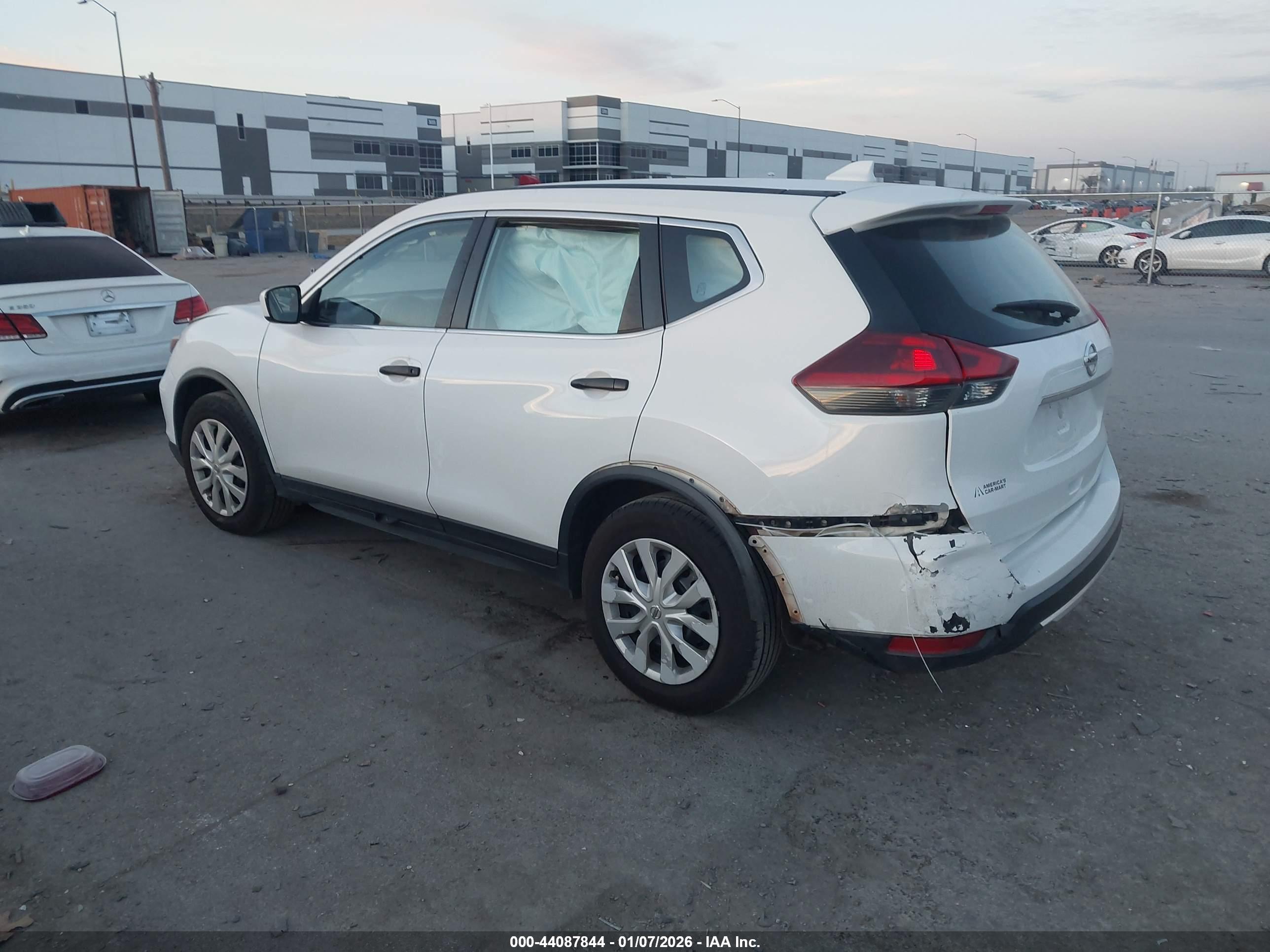 NISSAN ROGUE image 3