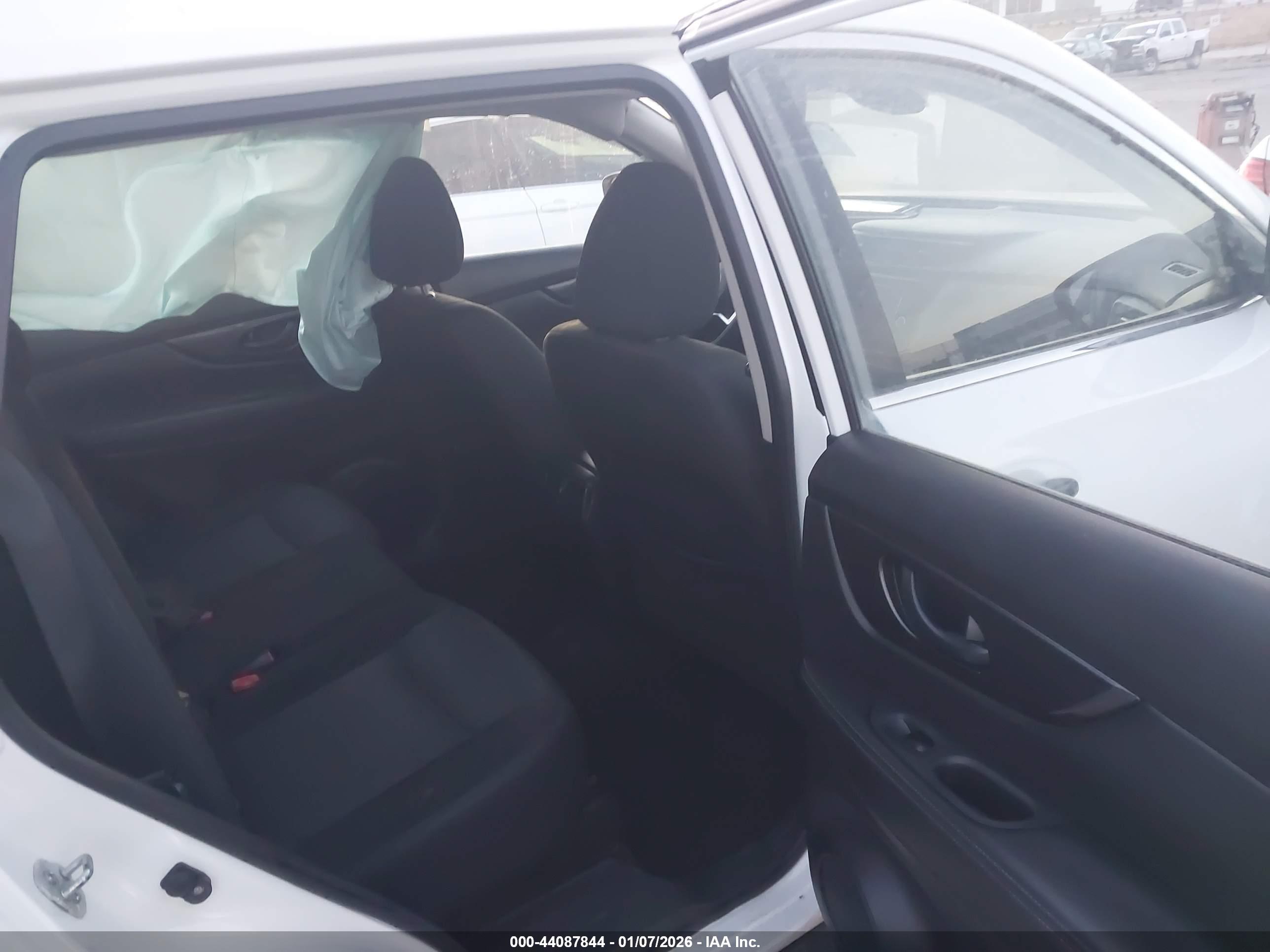 NISSAN ROGUE image 8
