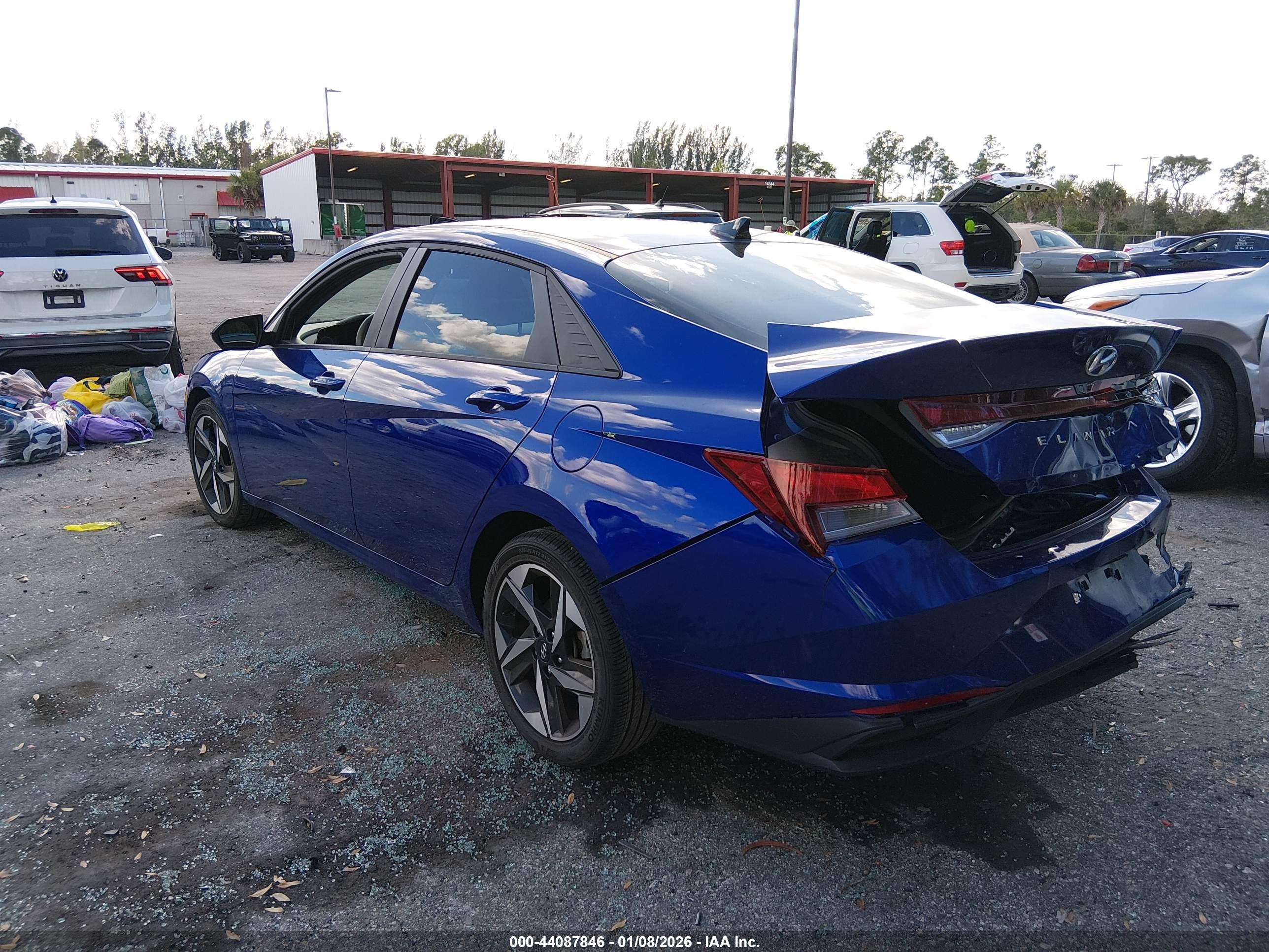 HYUNDAI ELANTRA image 3