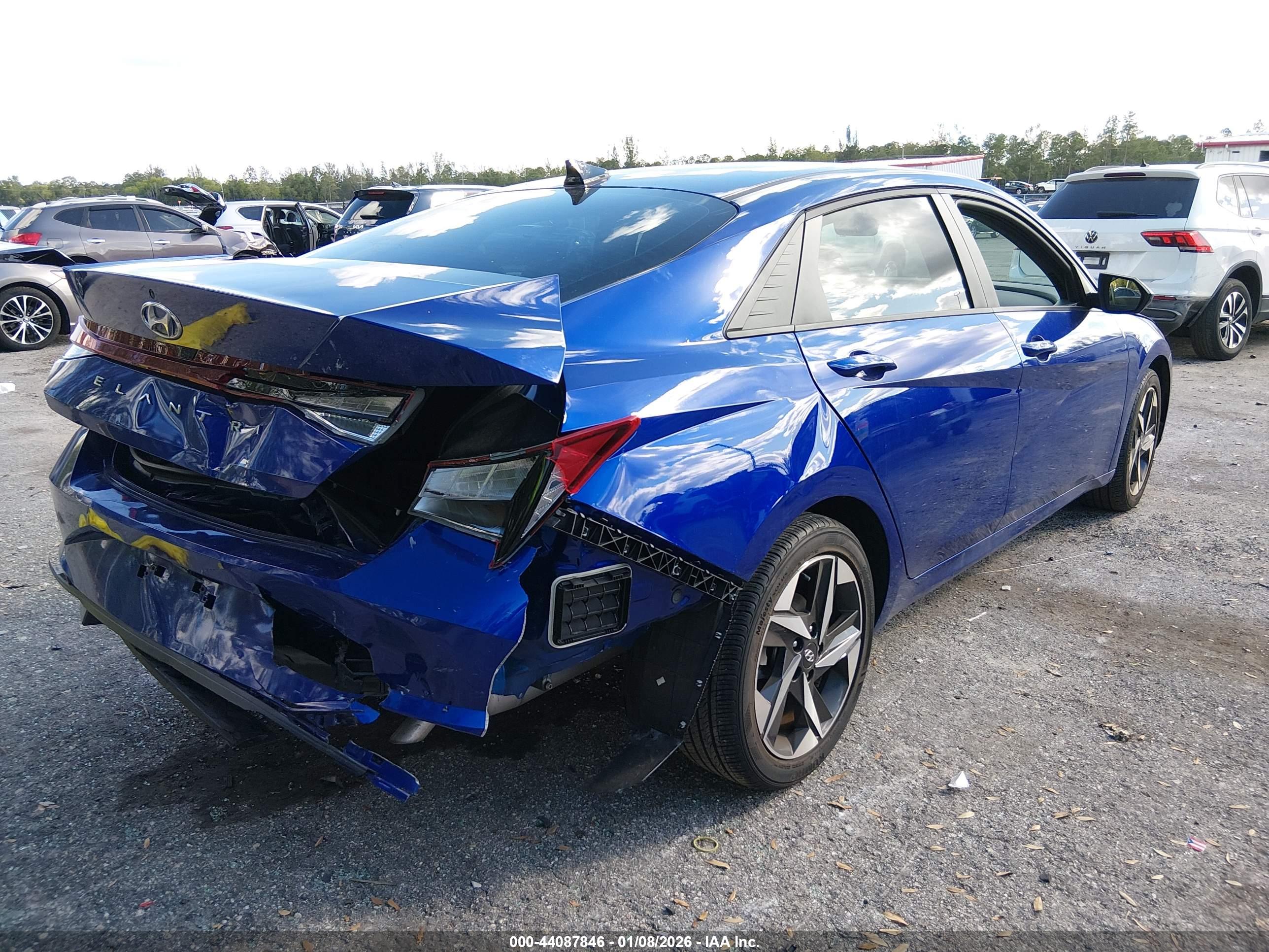 HYUNDAI ELANTRA image 4