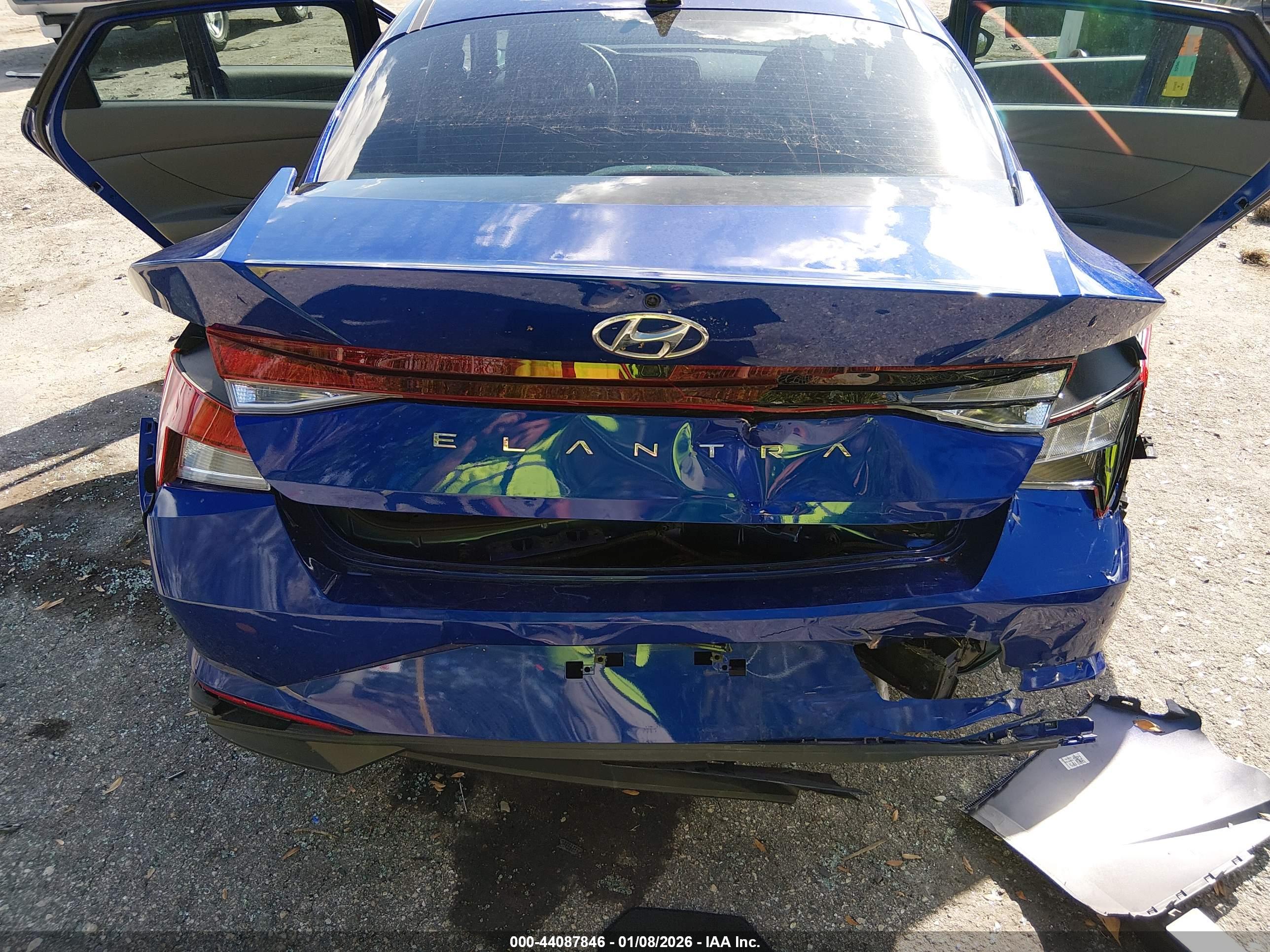 HYUNDAI ELANTRA image 6