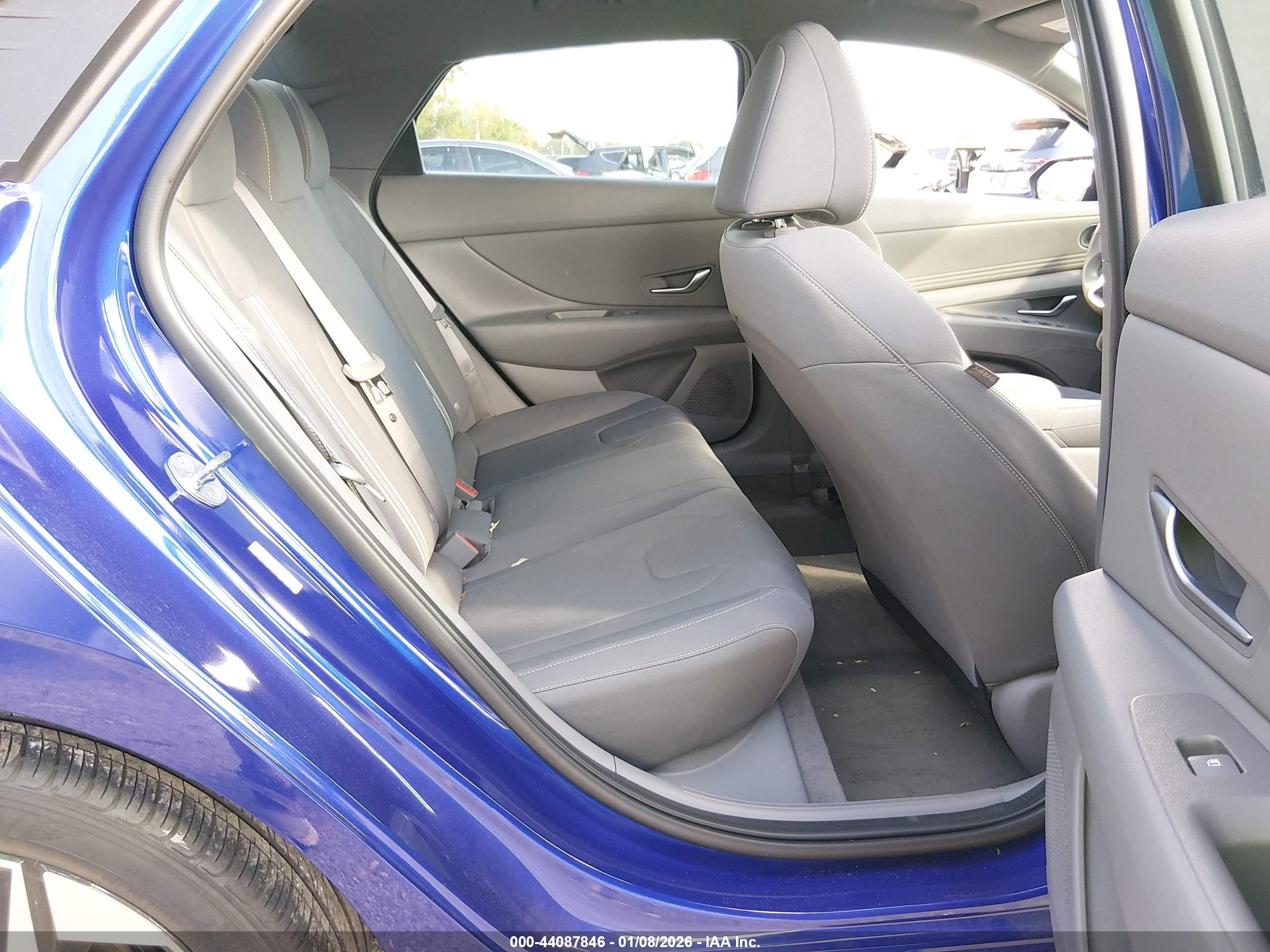 HYUNDAI ELANTRA image 8