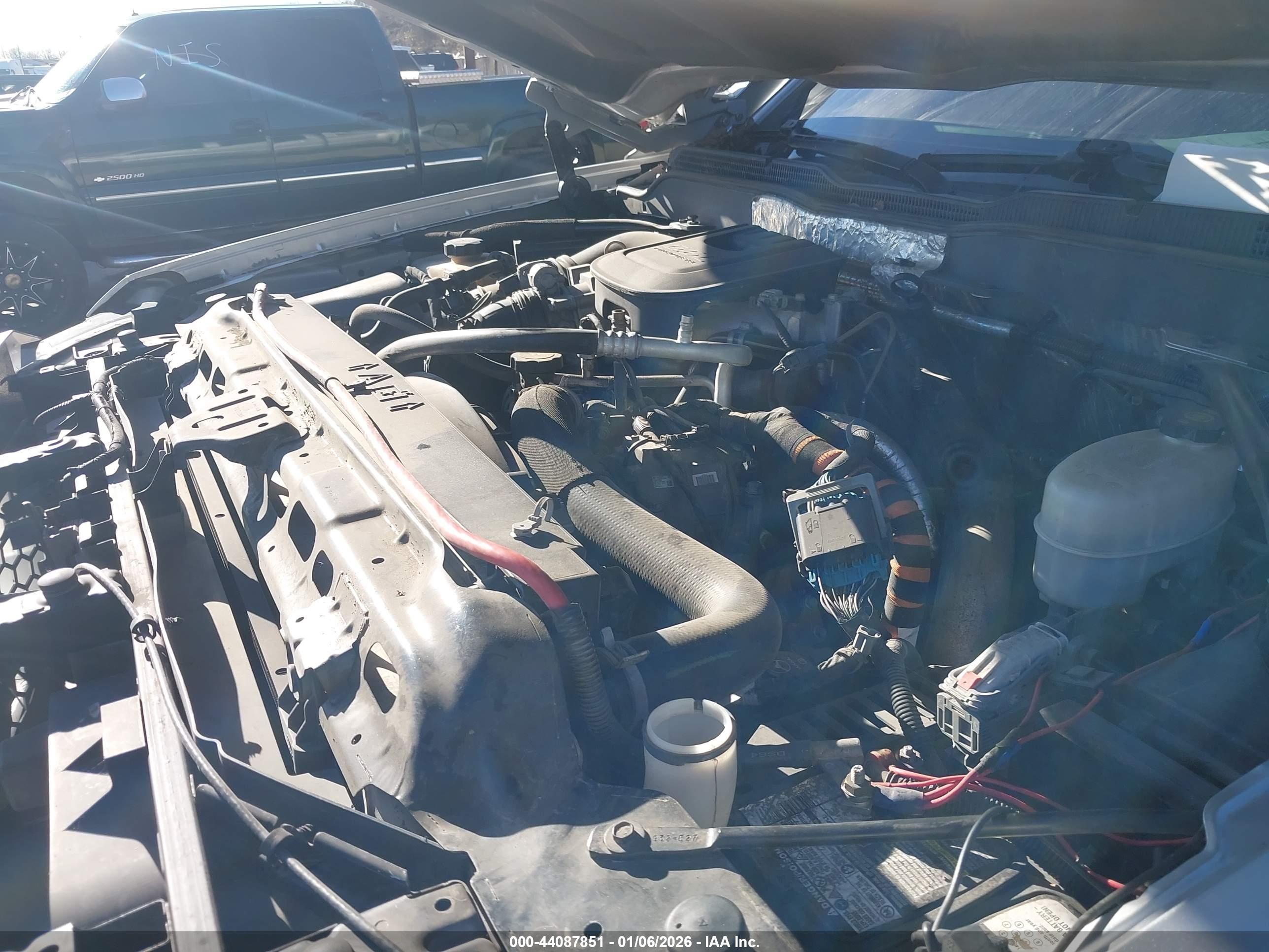 CHEVROLET SILVERADO image 10
