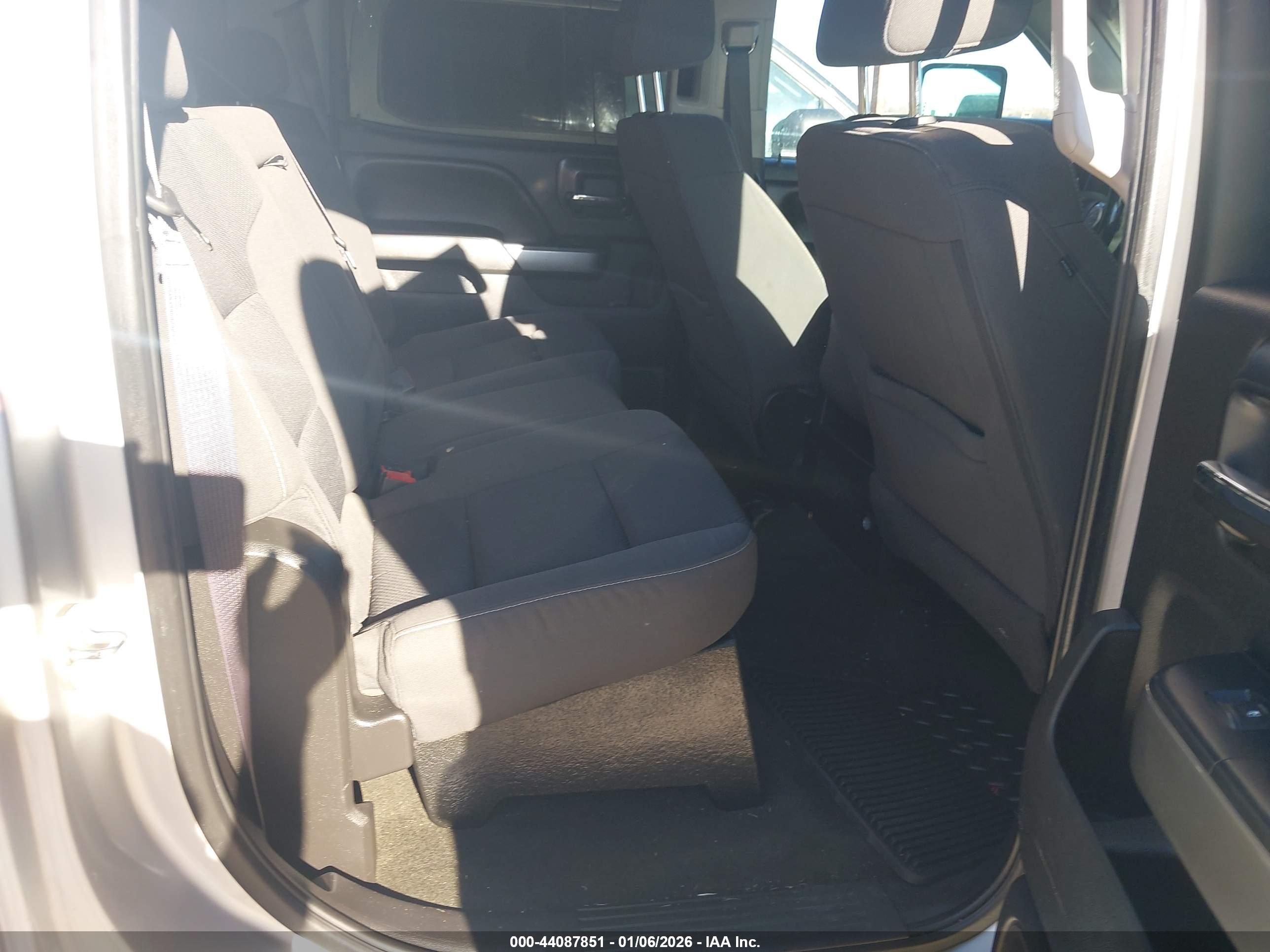 CHEVROLET SILVERADO image 8