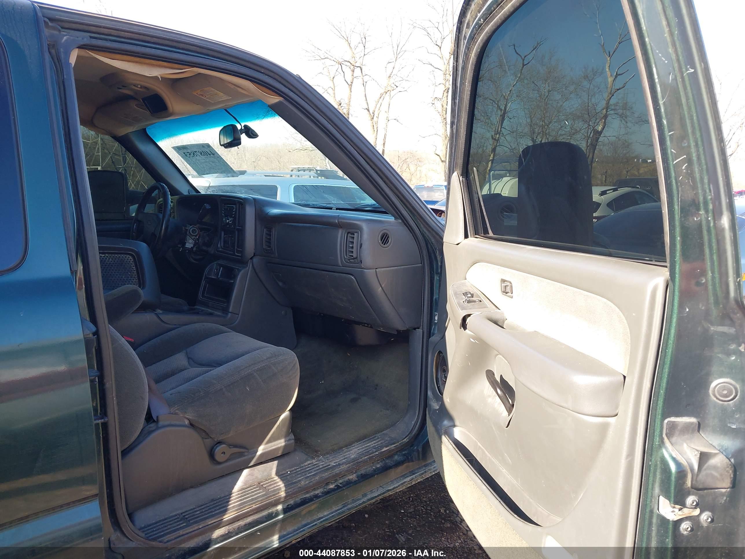 CHEVROLET SILVERADO image 5