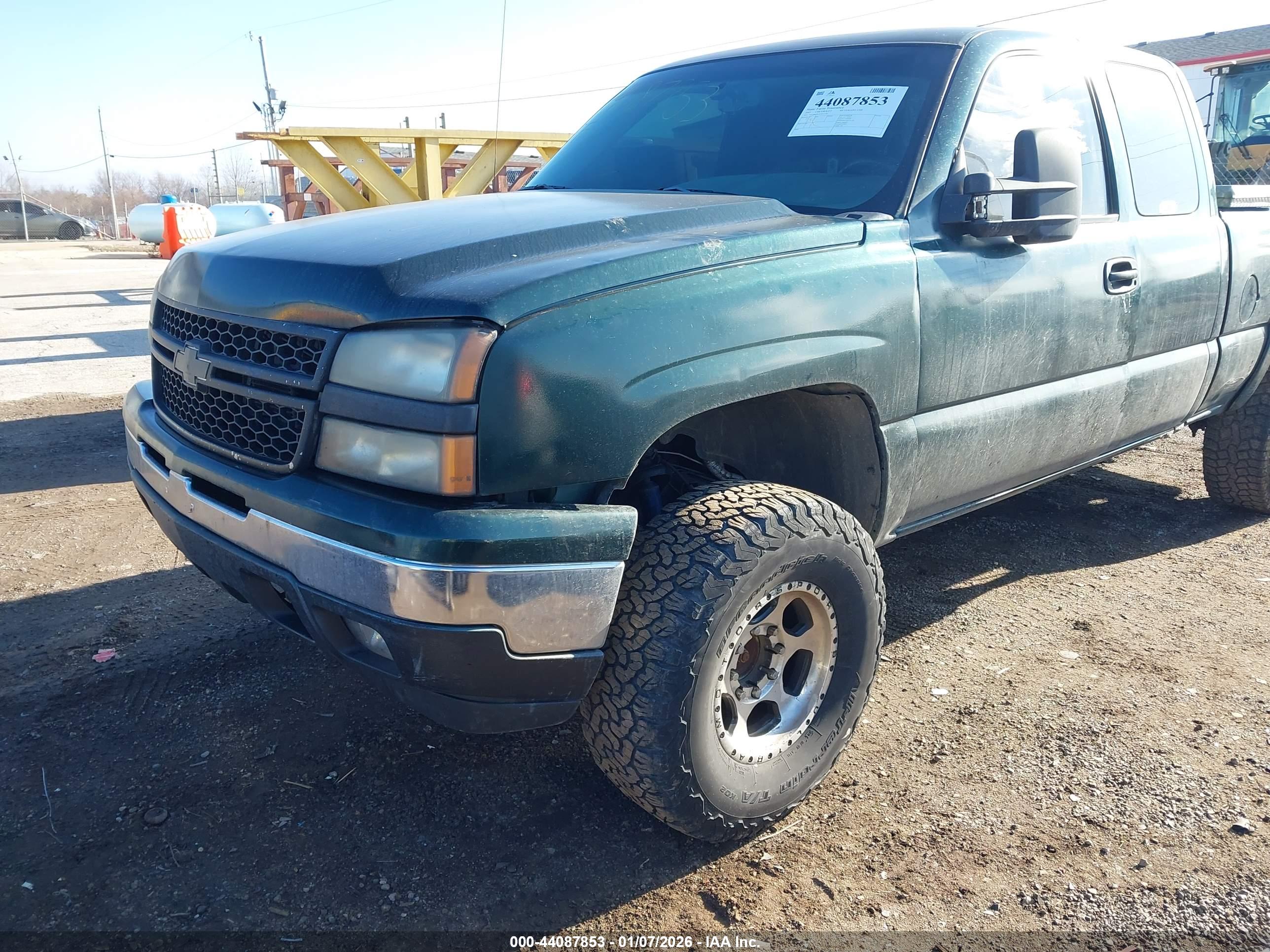 CHEVROLET SILVERADO image 6