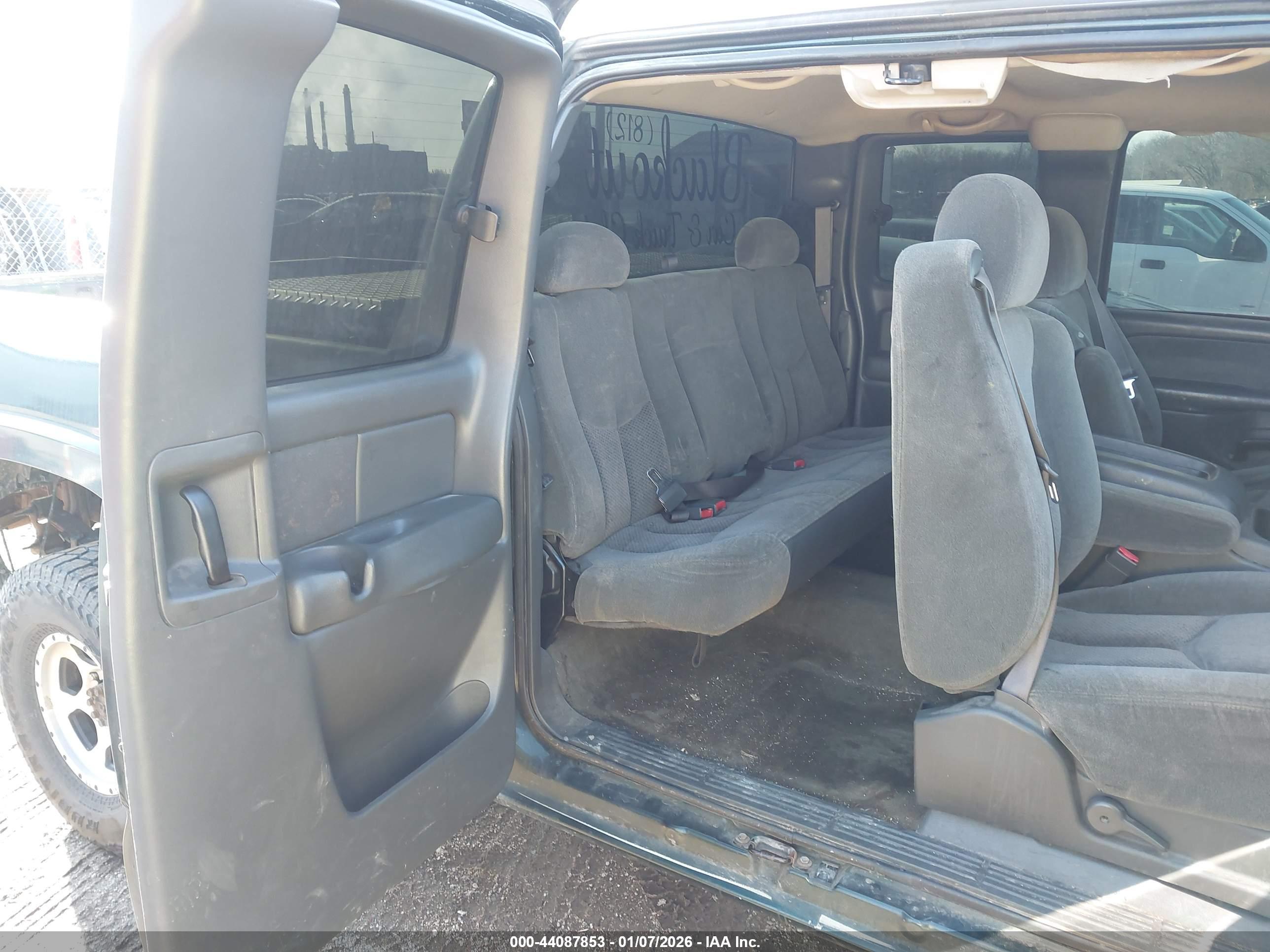 CHEVROLET SILVERADO image 8