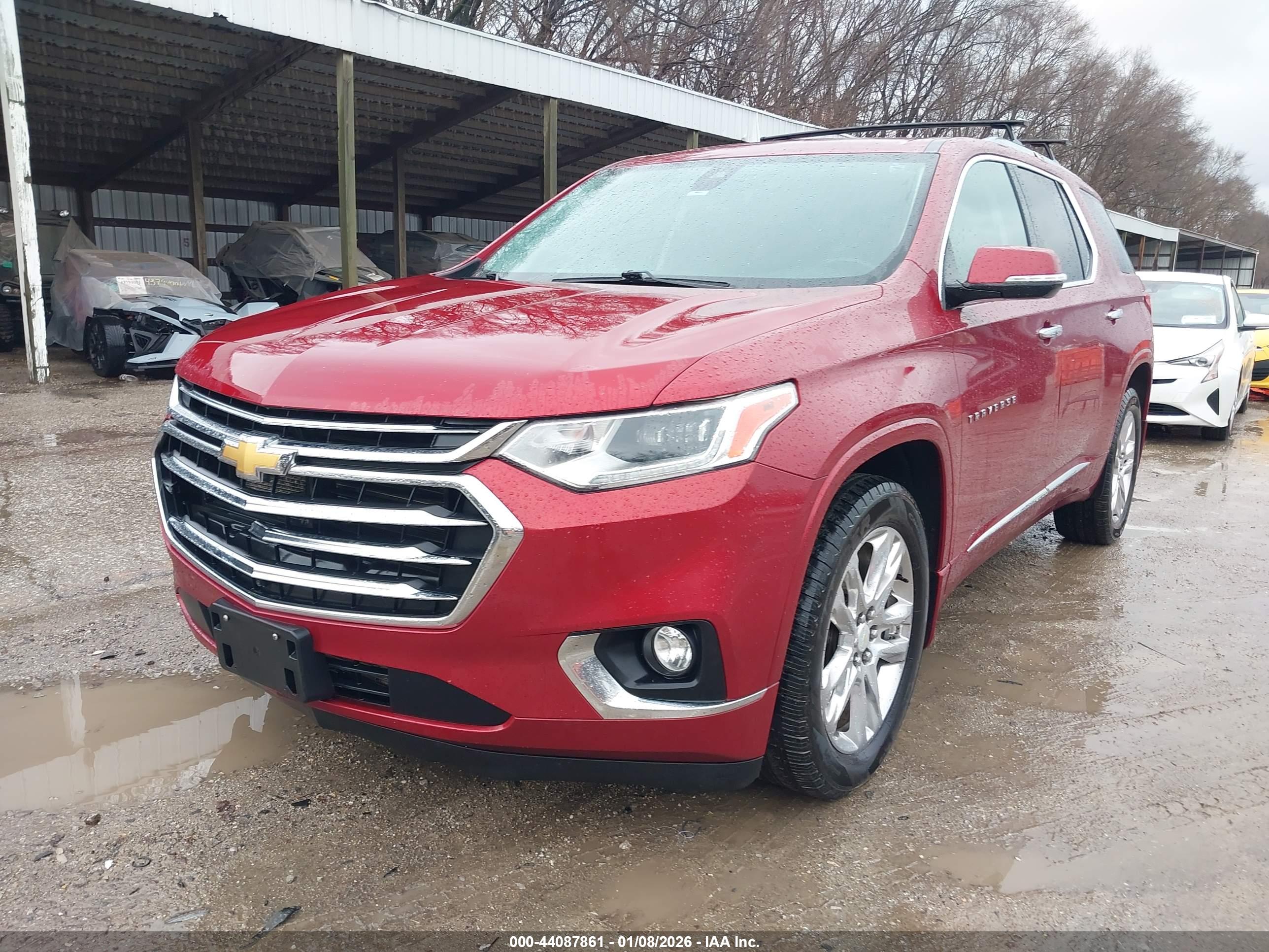CHEVROLET TRAVERSE image 2