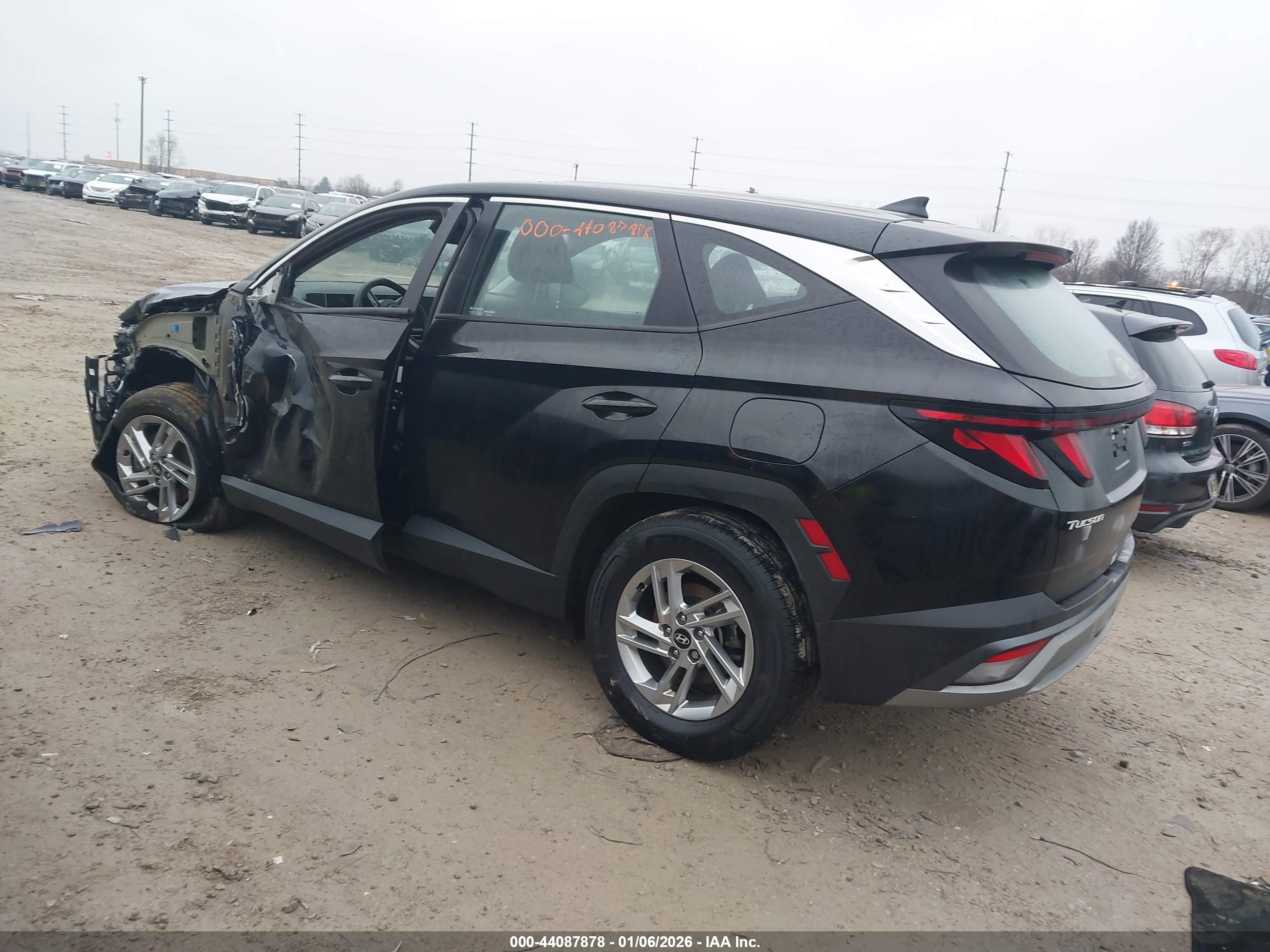 HYUNDAI TUCSON image 3