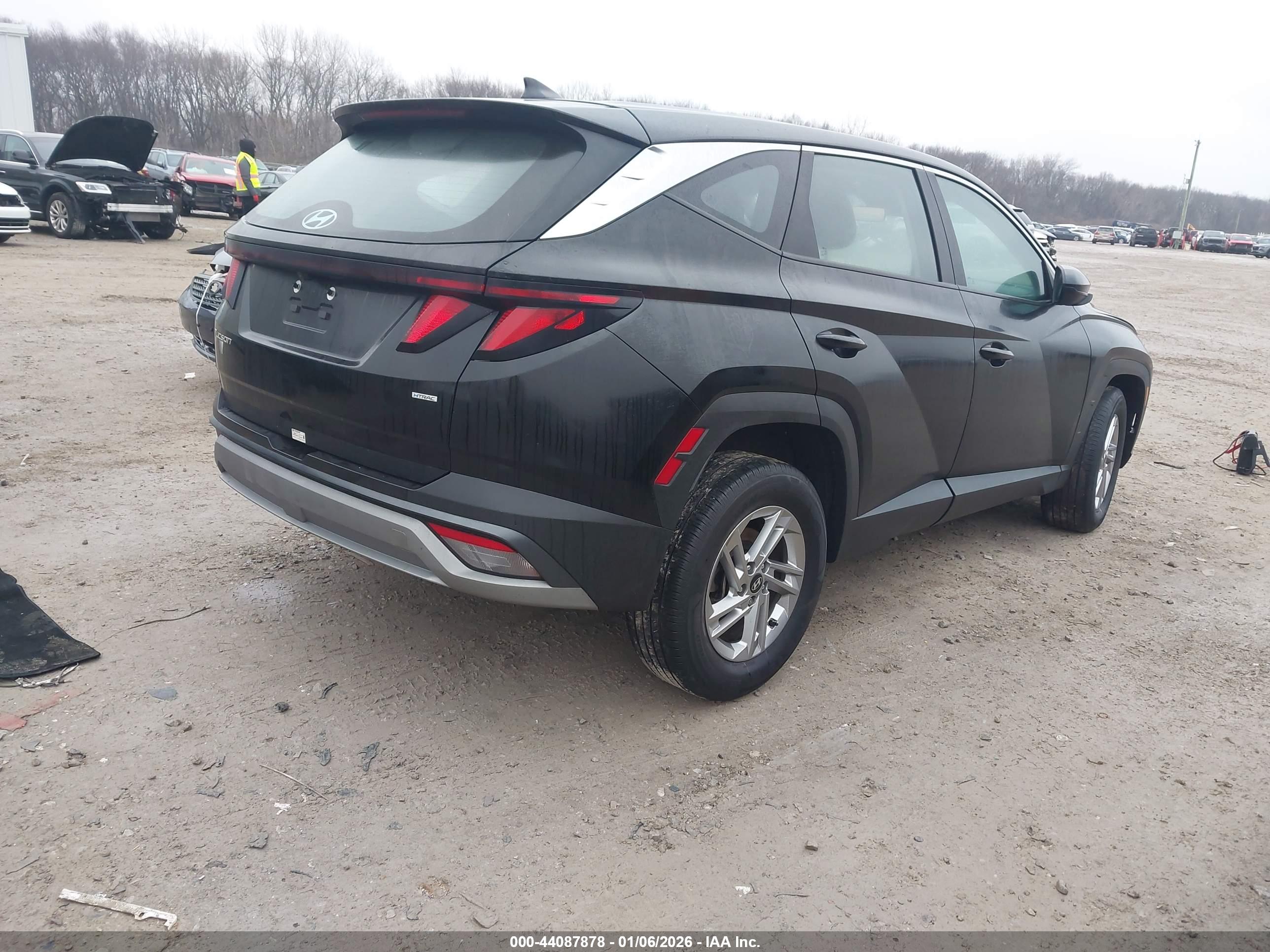 HYUNDAI TUCSON image 4