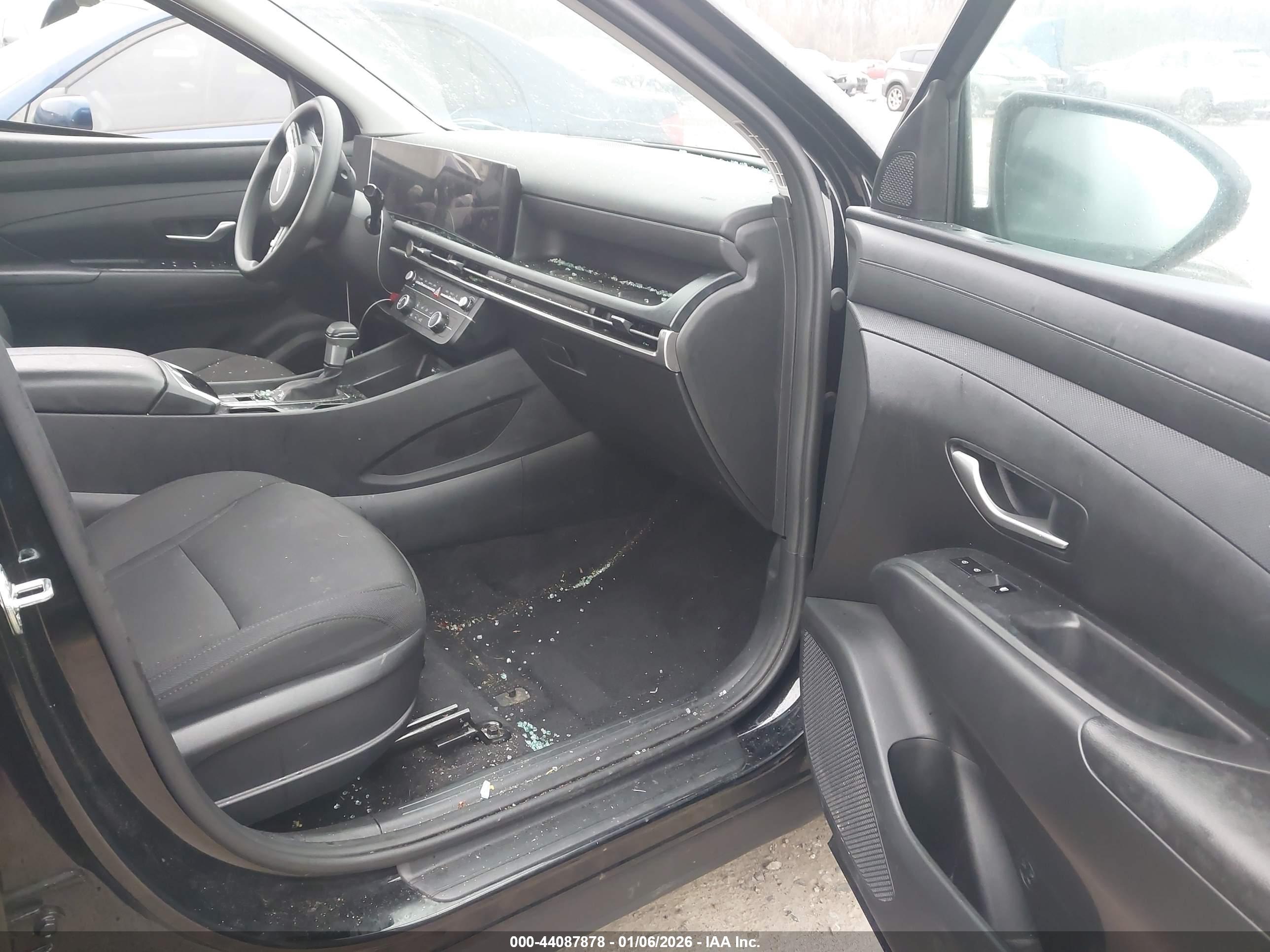 HYUNDAI TUCSON image 5