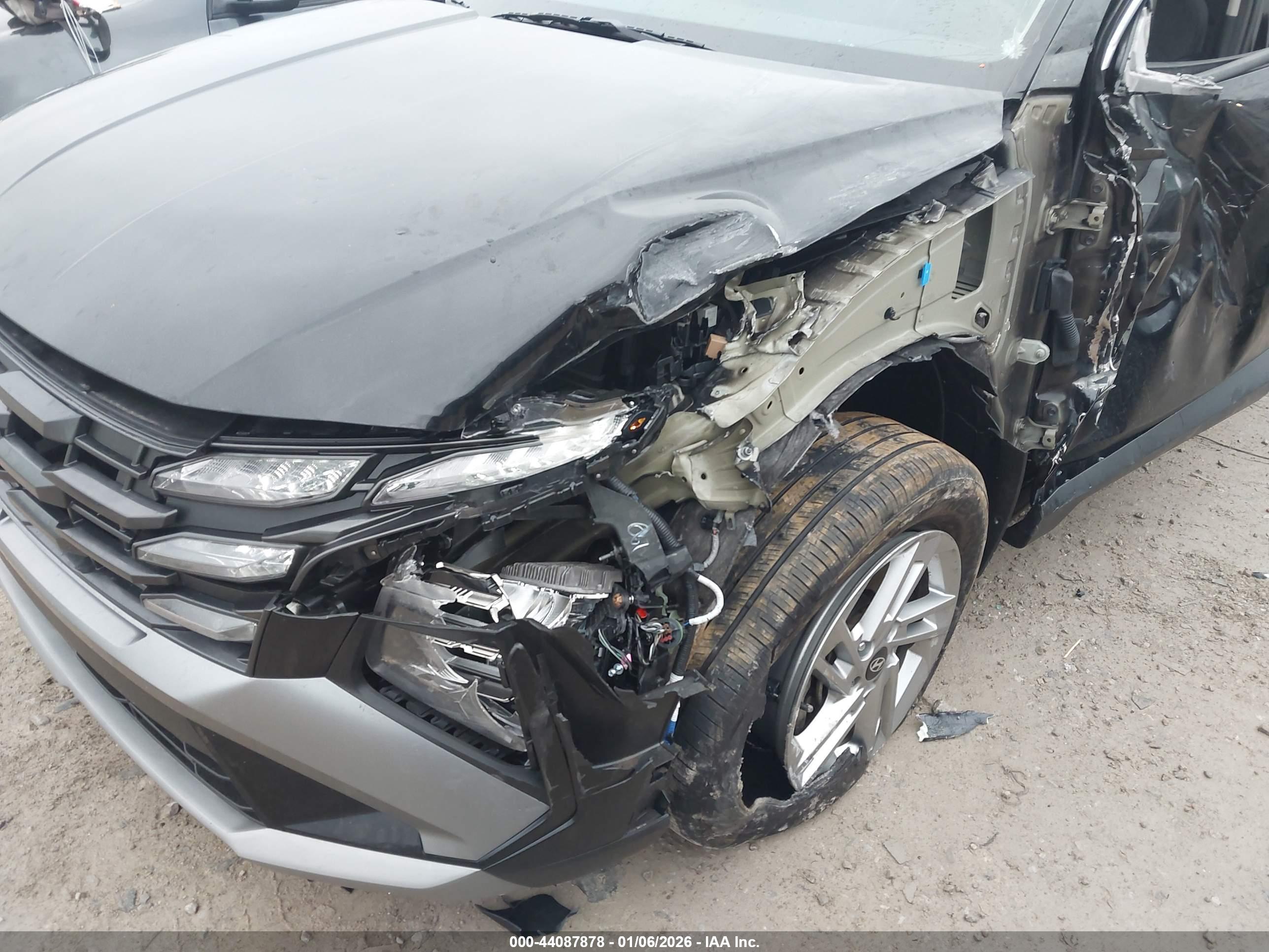 HYUNDAI TUCSON image 6