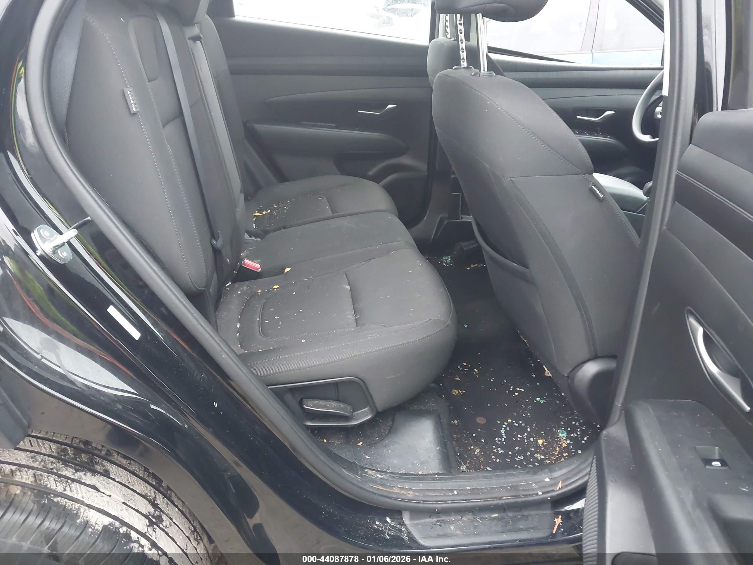 HYUNDAI TUCSON image 8