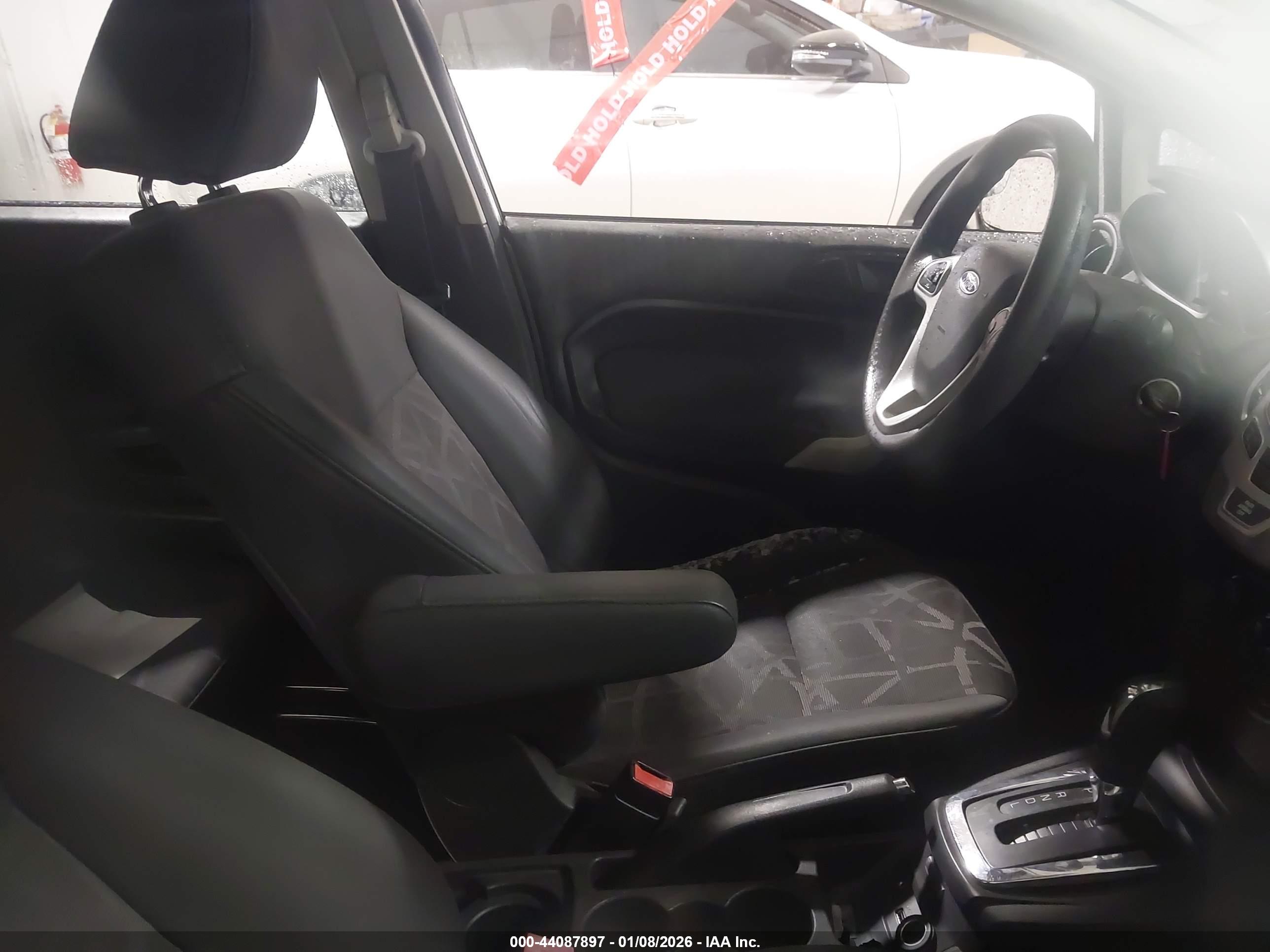 FORD FIESTA image 5