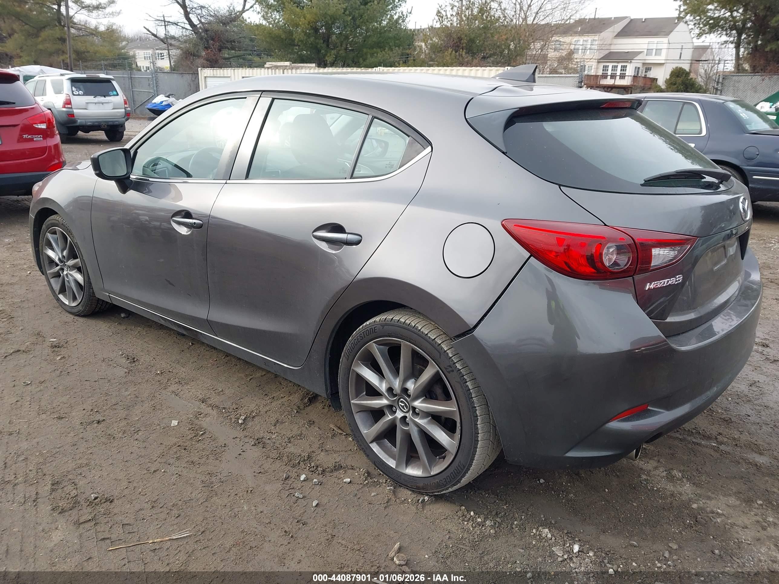 MAZDA MAZDA3 image 3