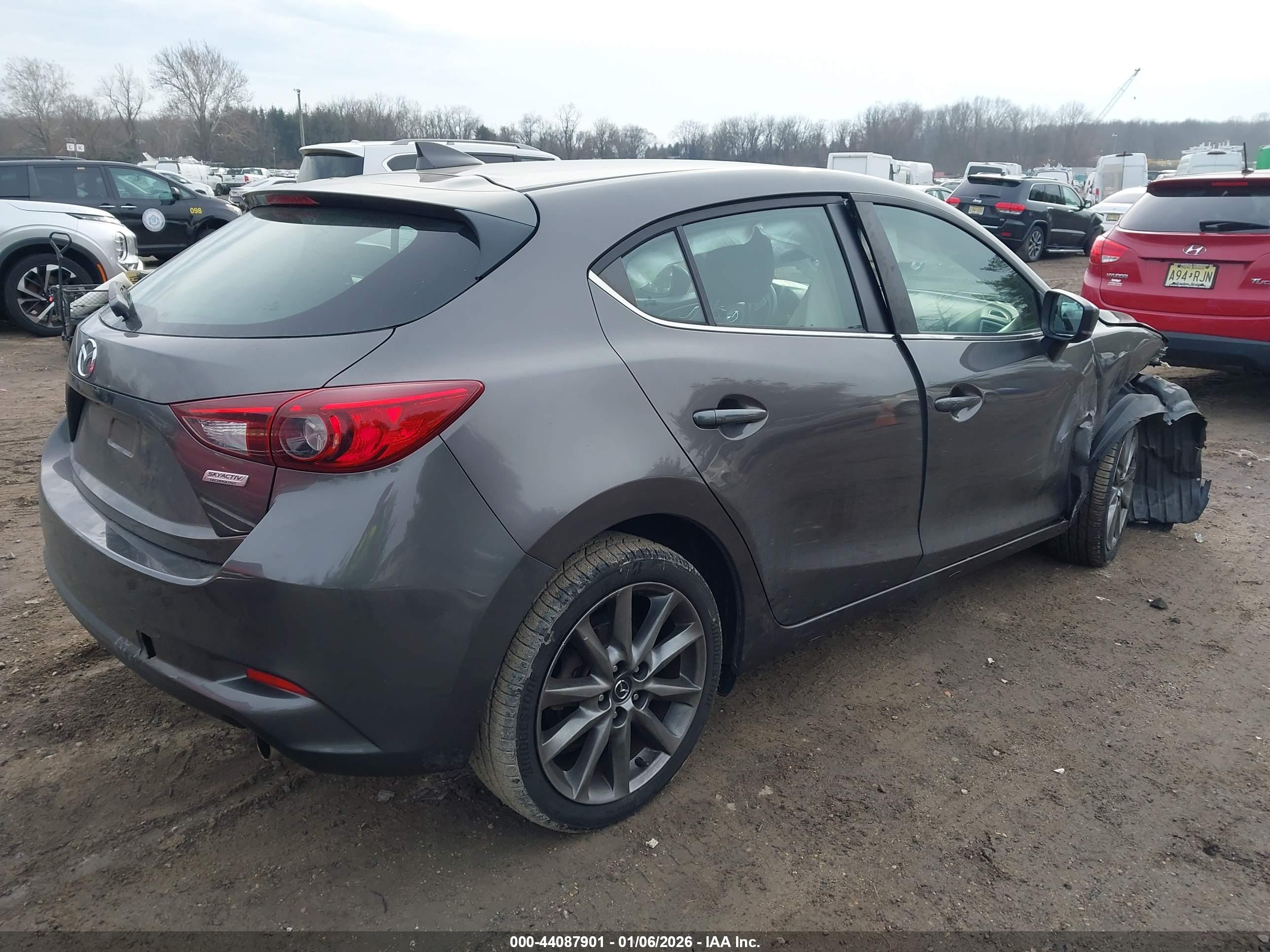 MAZDA MAZDA3 image 4