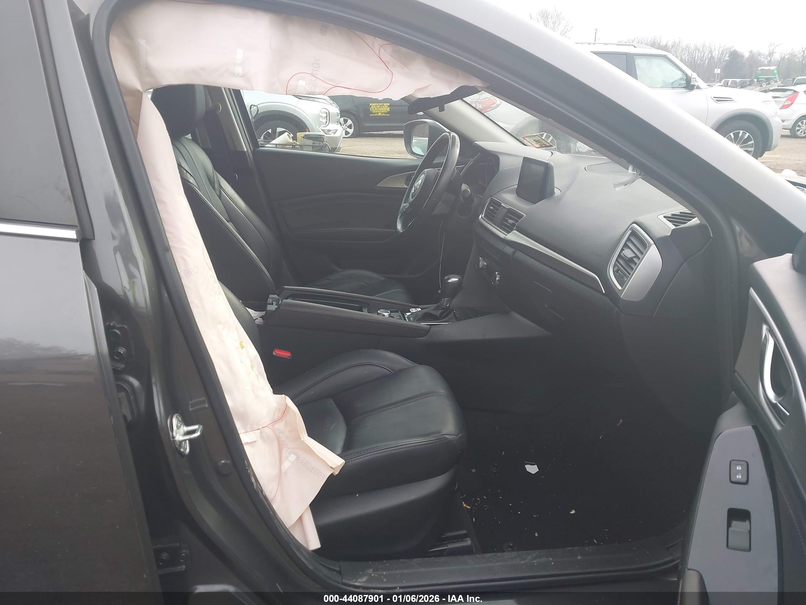 MAZDA MAZDA3 image 5