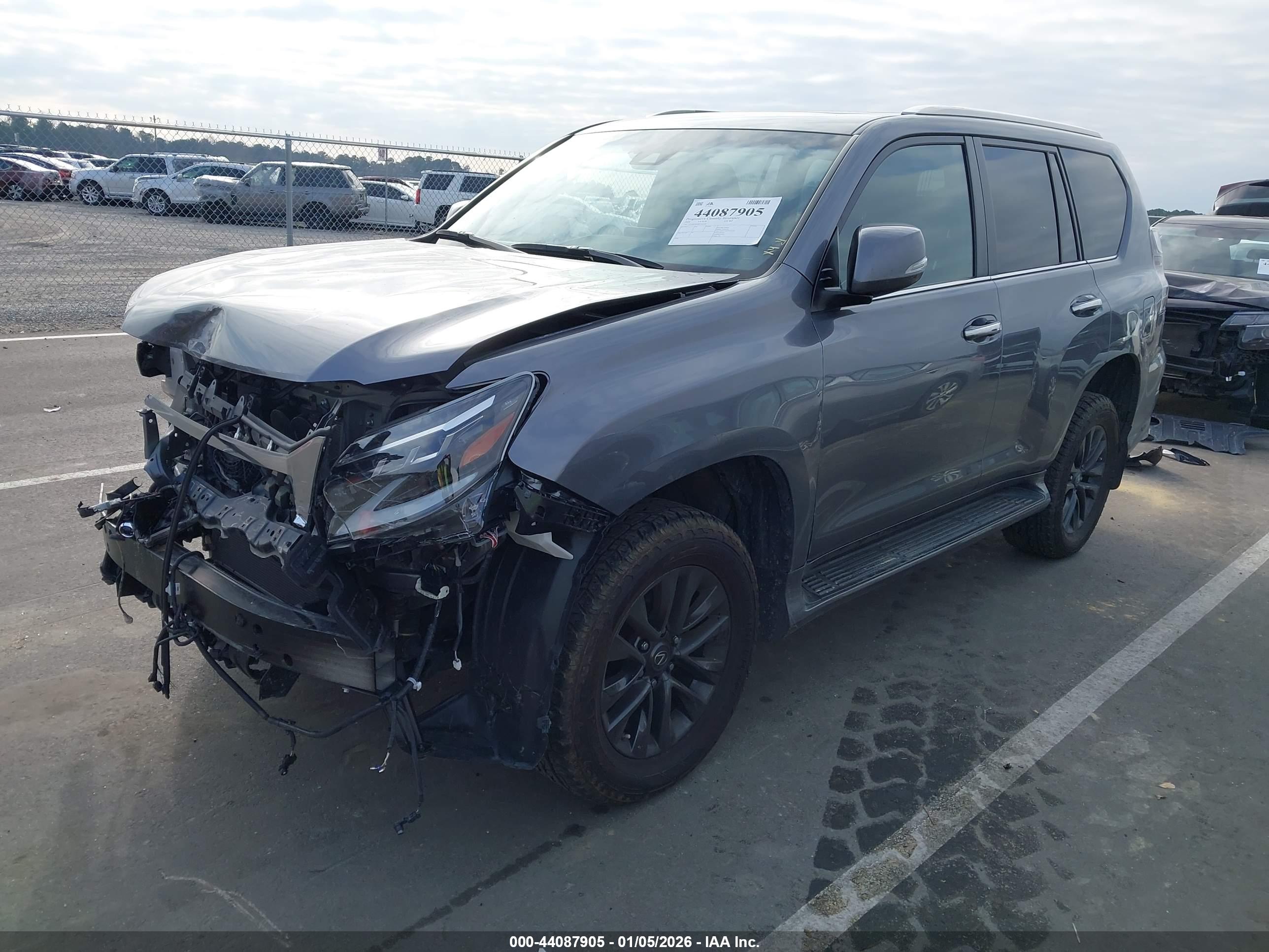 LEXUS GX image 2