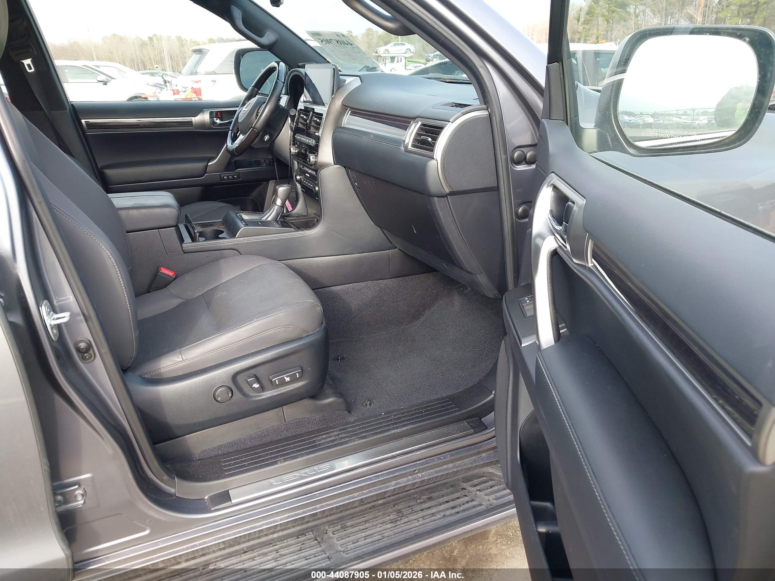 LEXUS GX image 5