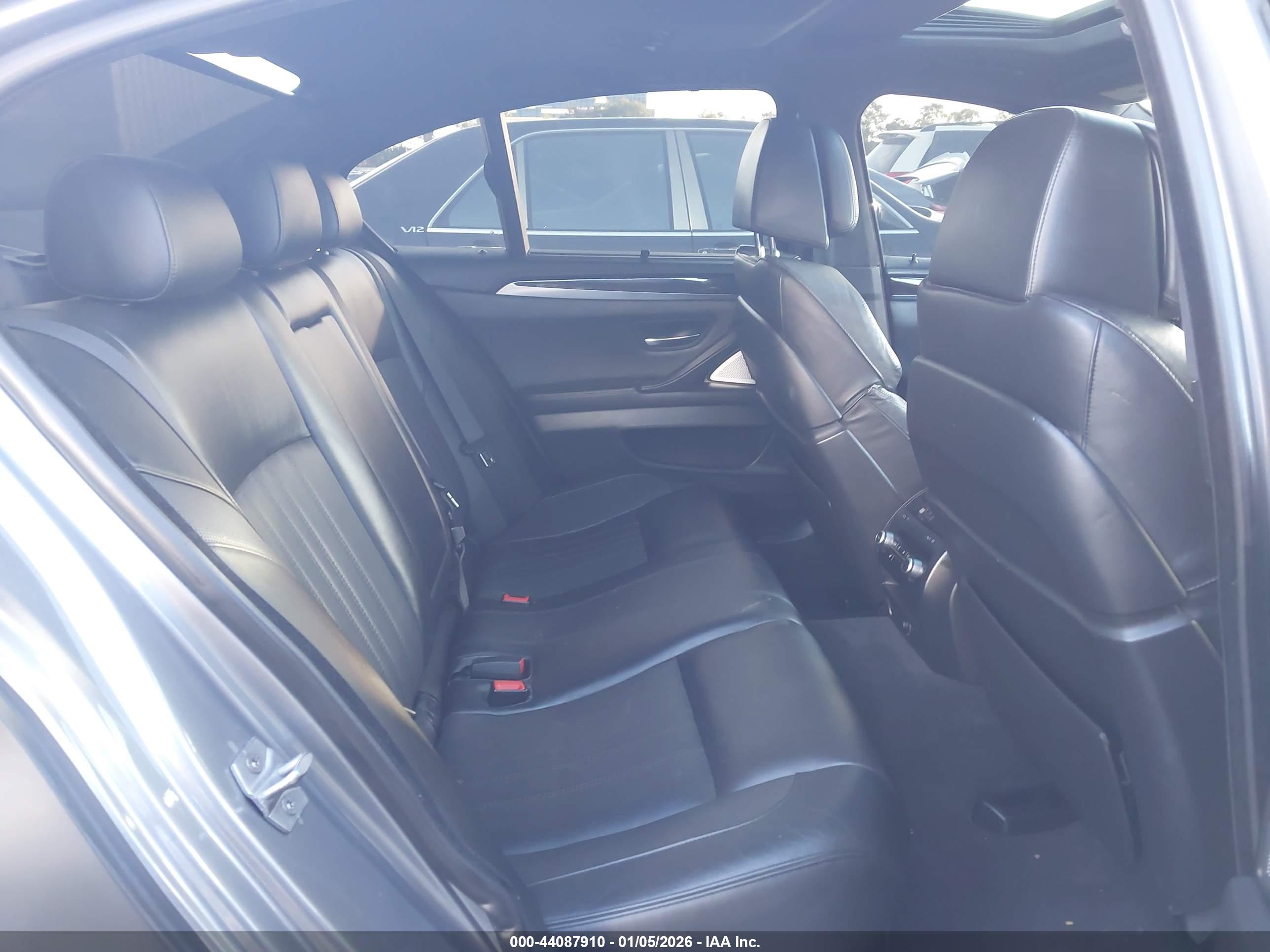 BMW M5 image 8