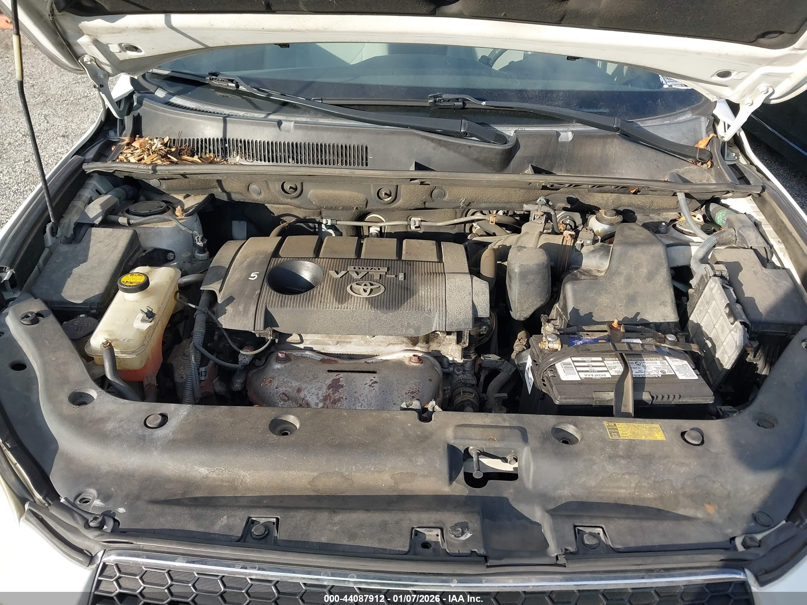 TOYOTA RAV4 image 10