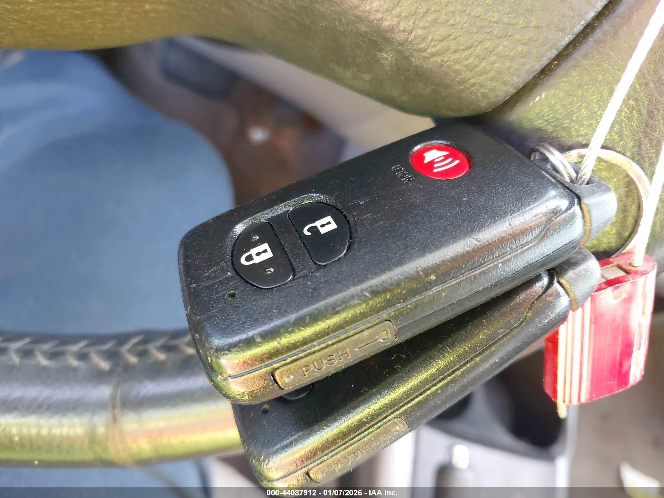 TOYOTA RAV4 image 11