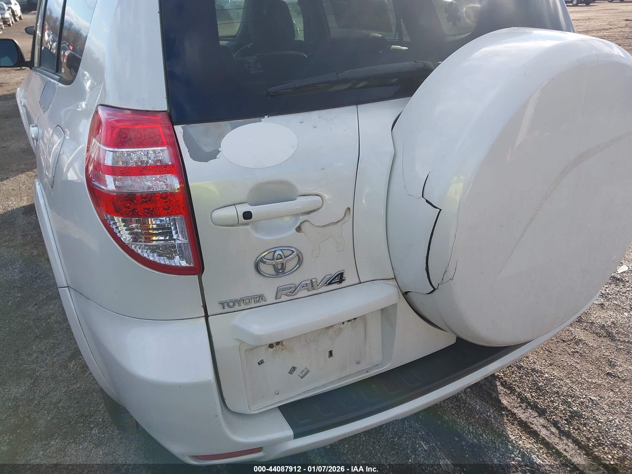 TOYOTA RAV4 image 6