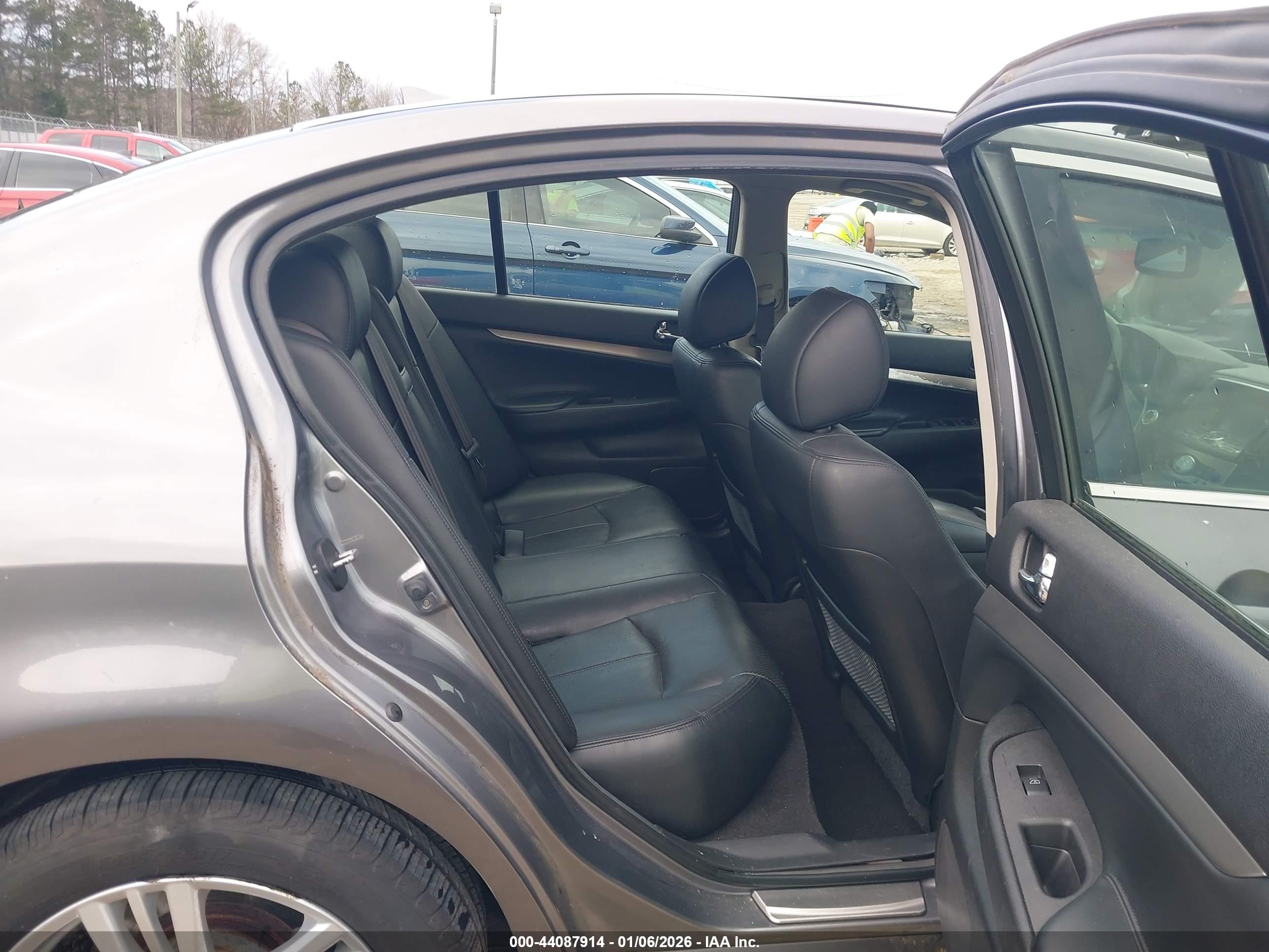 INFINITI G37X image 8