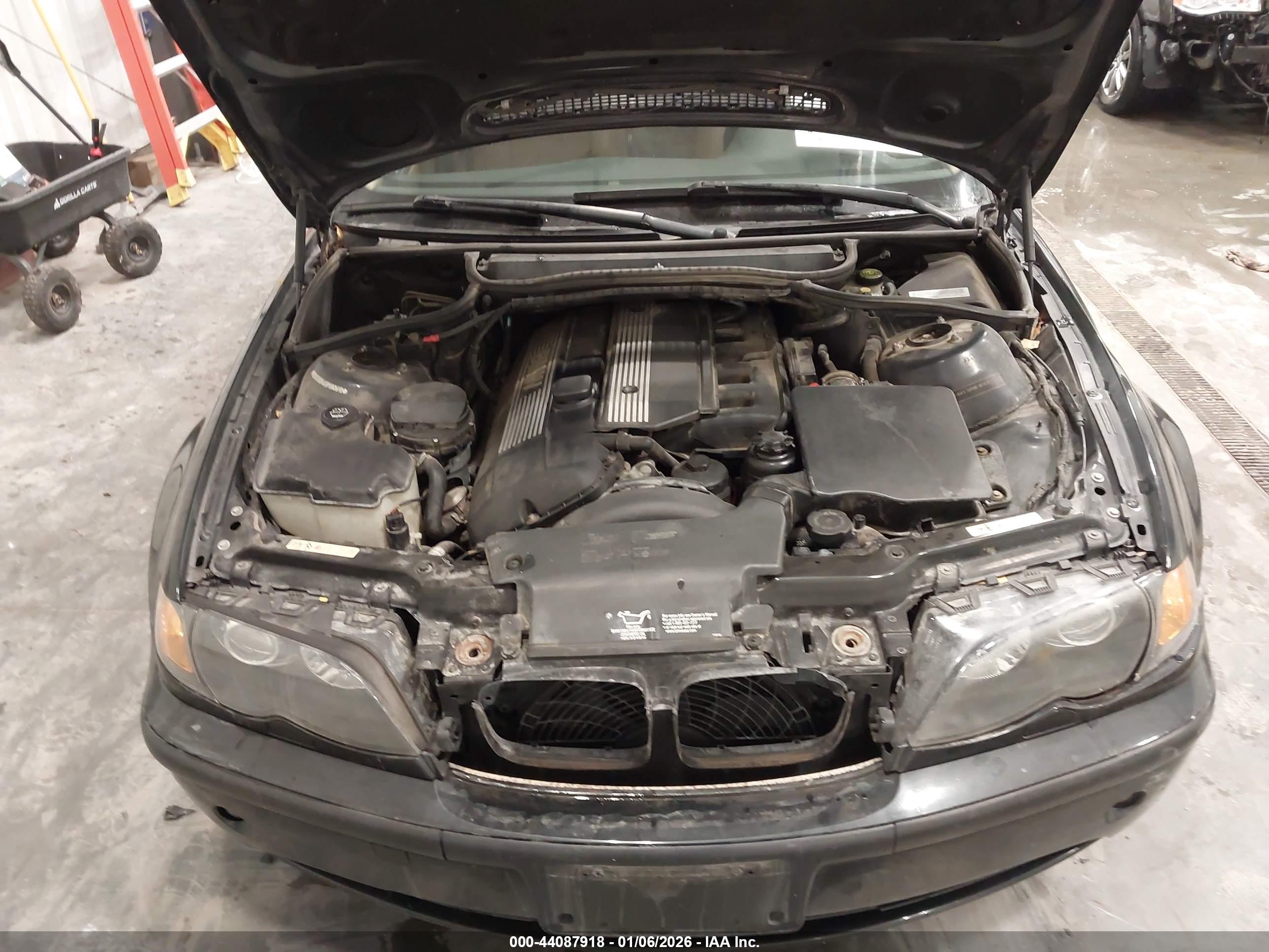 BMW 325XI image 10