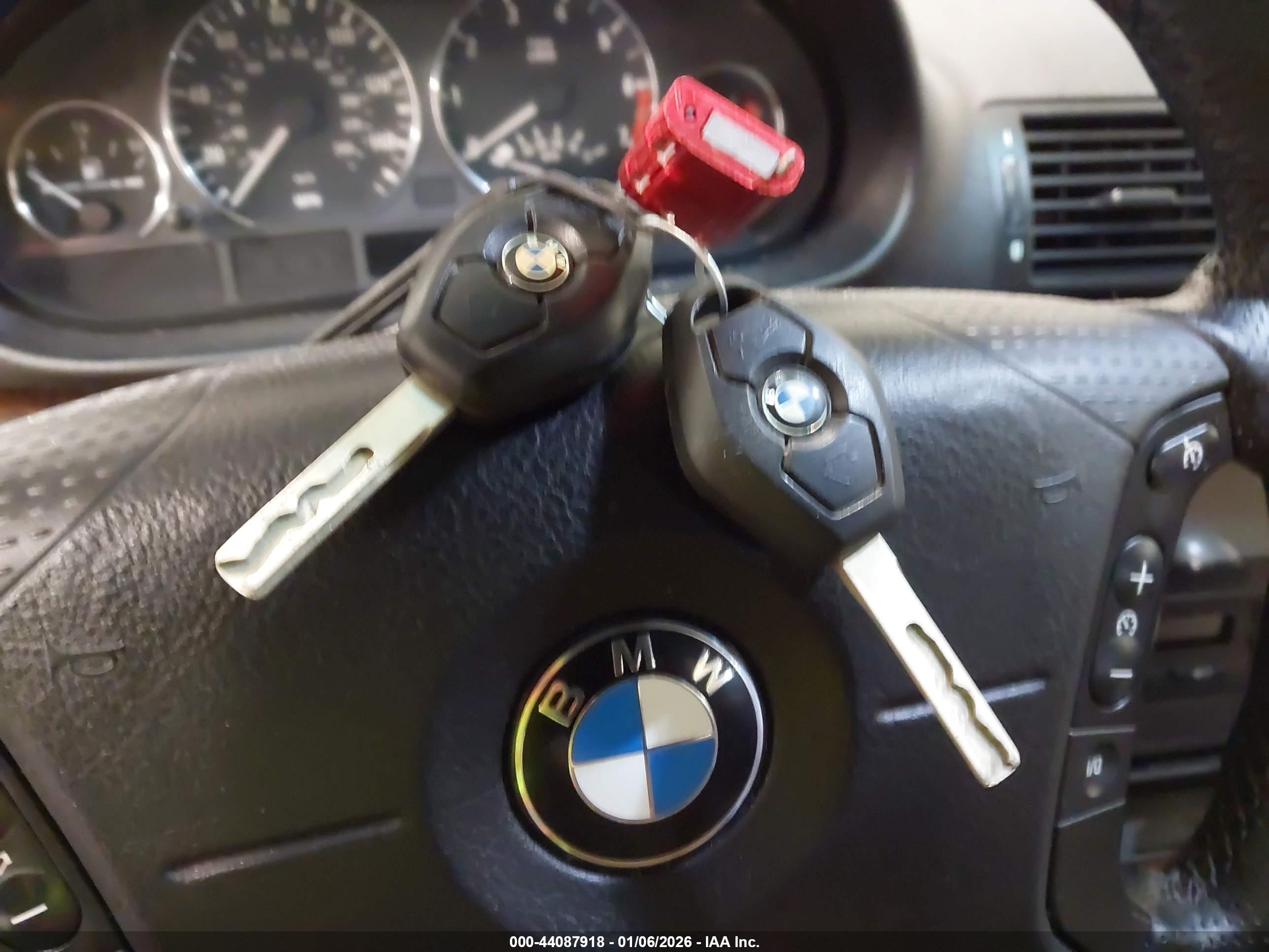 BMW 325XI image 11
