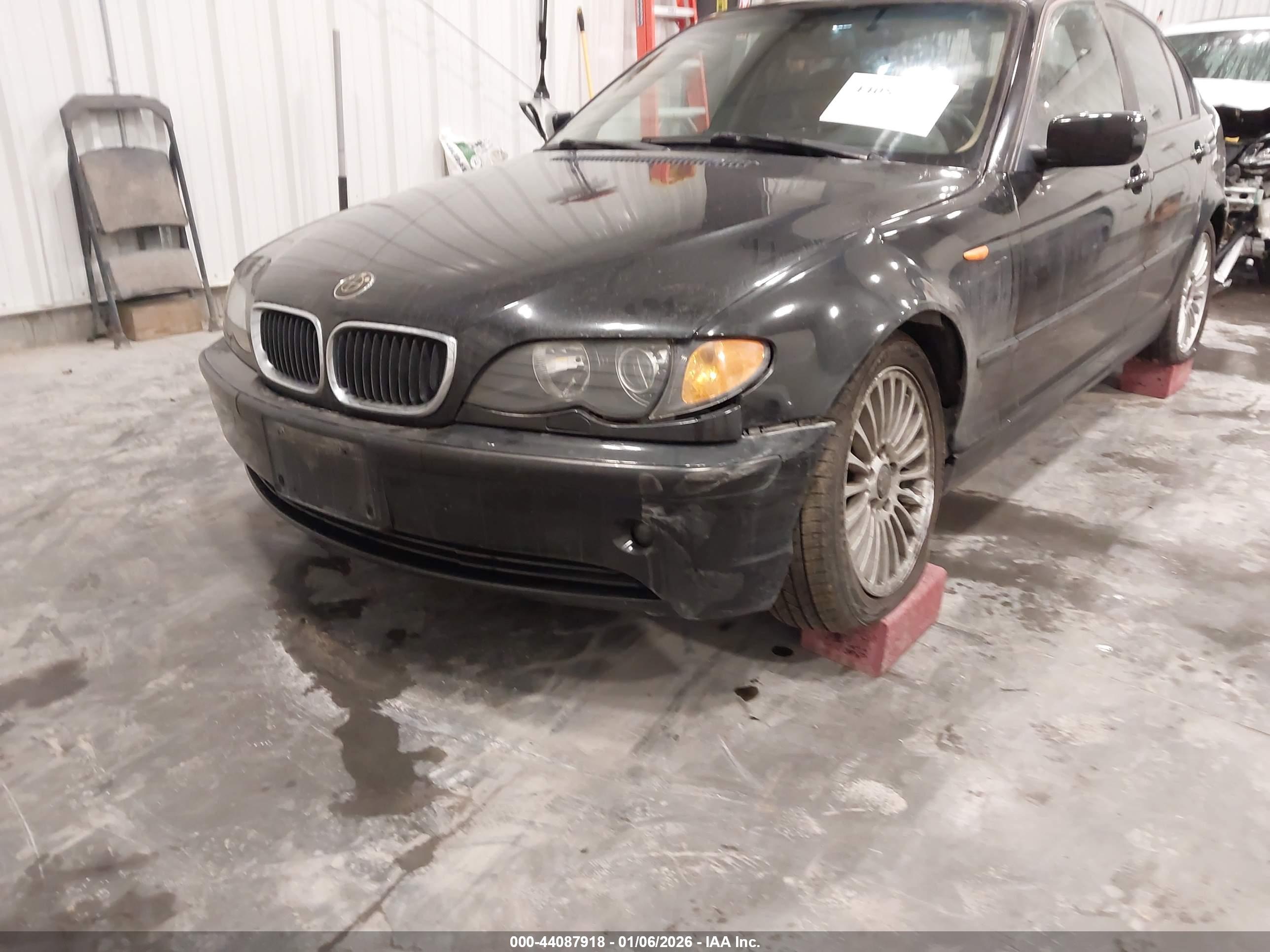 BMW 325XI image 6