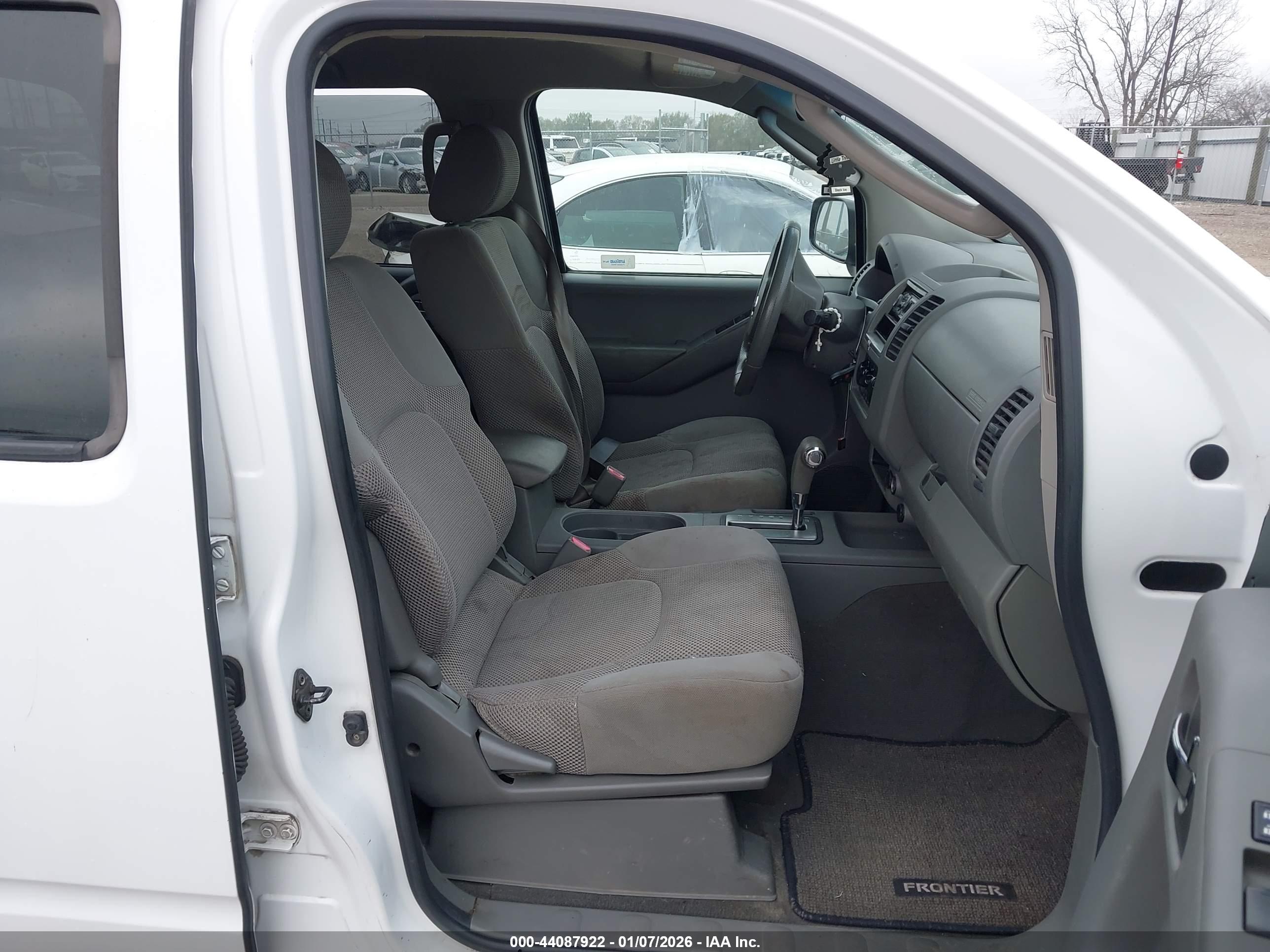 NISSAN FRONTIER image 5