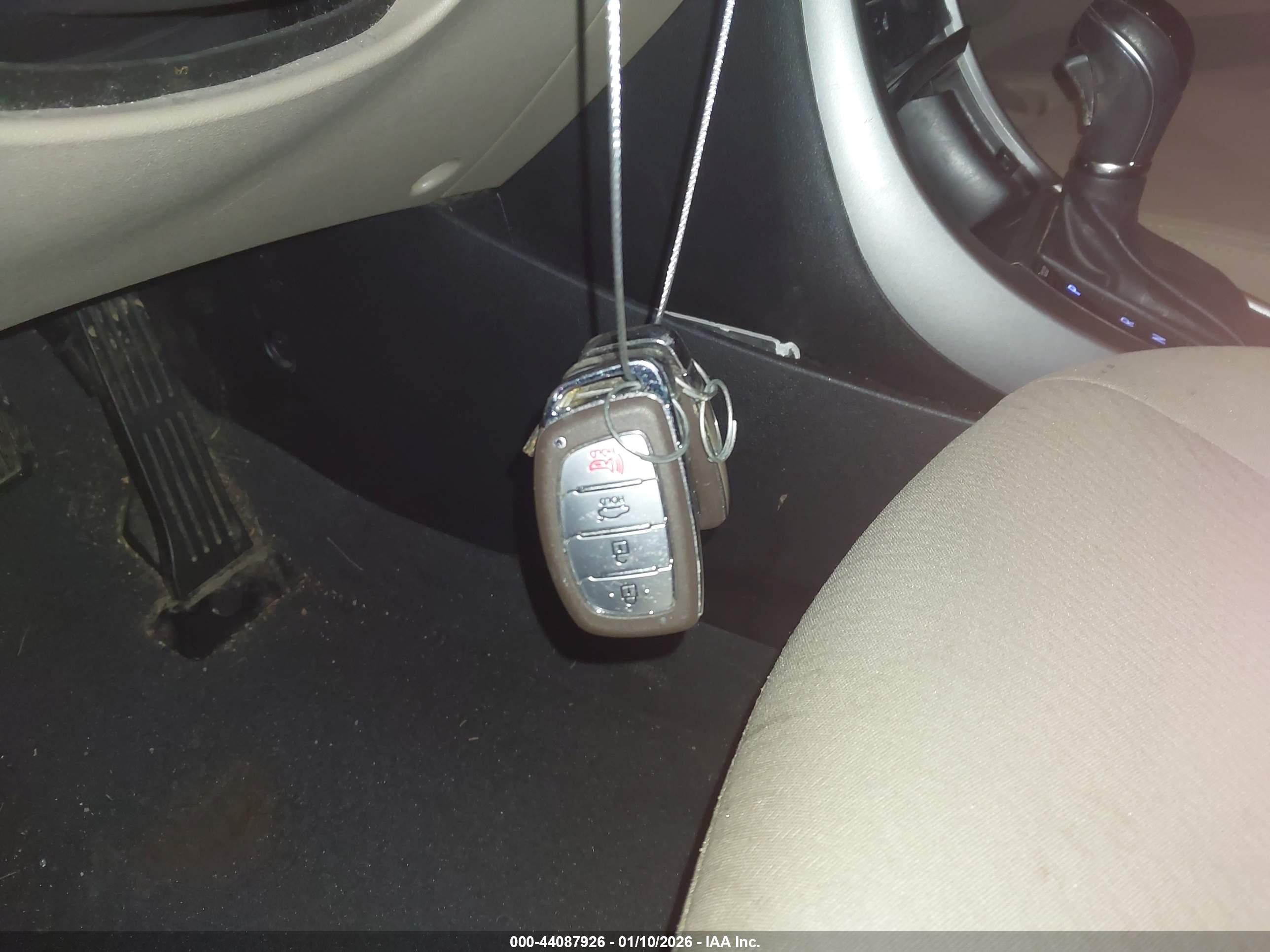 HYUNDAI ELANTRA image 11