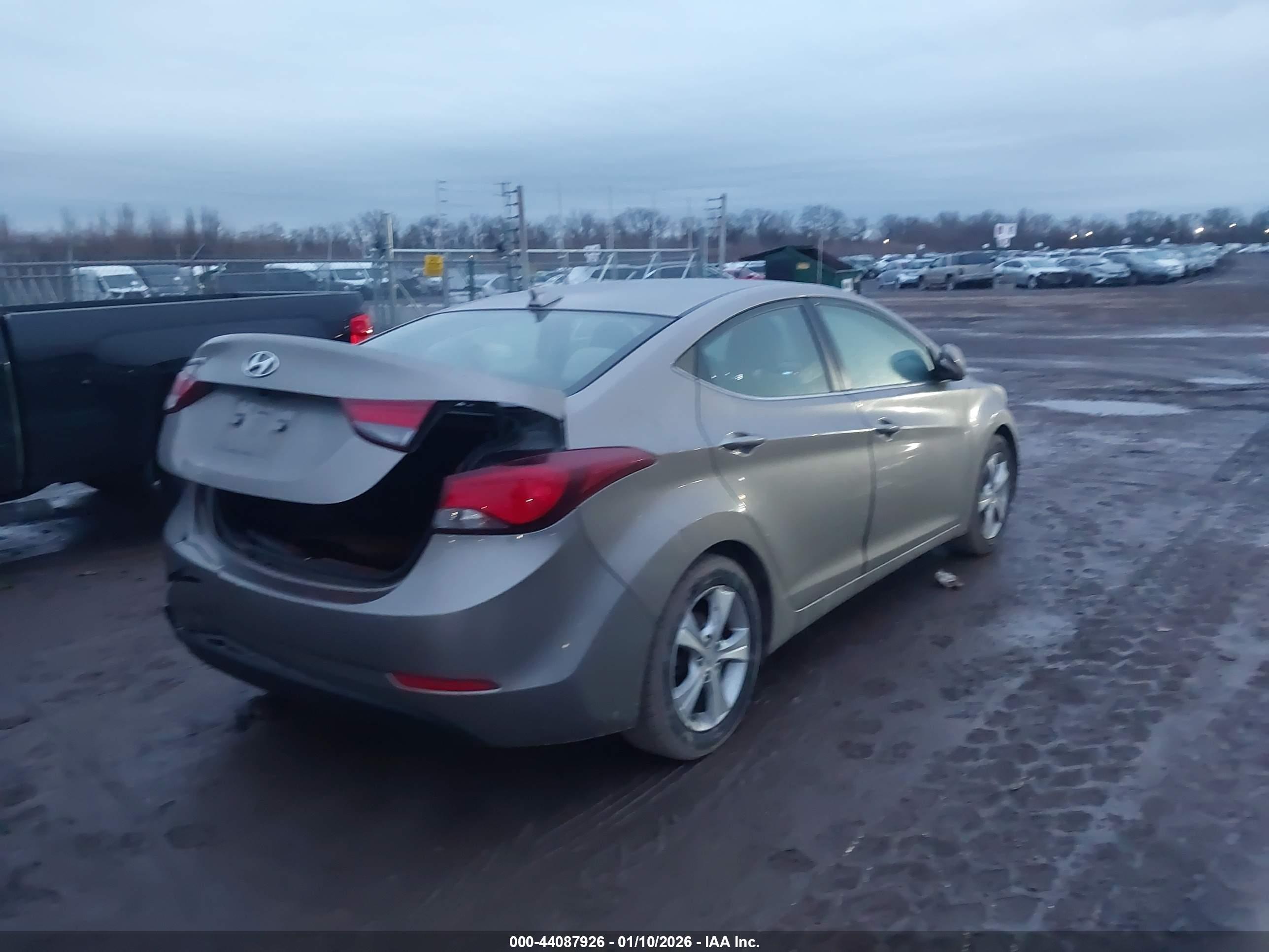 HYUNDAI ELANTRA image 4