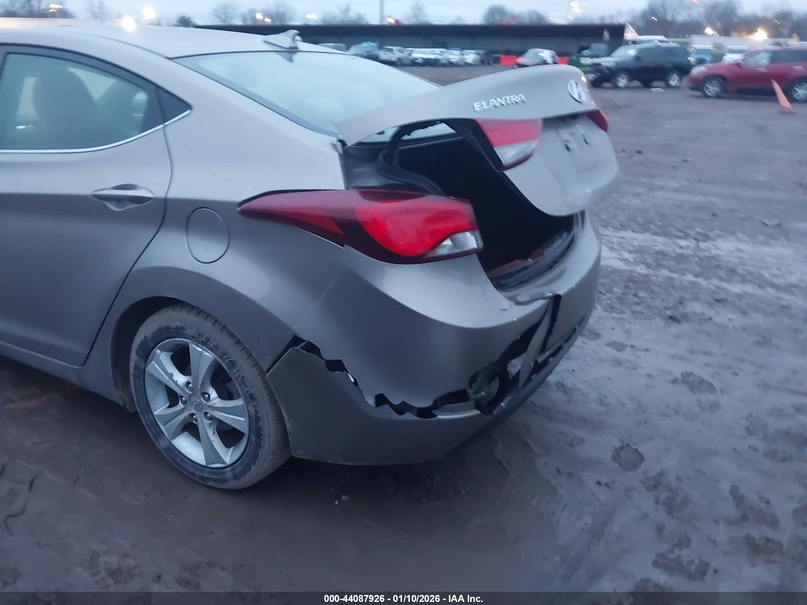 HYUNDAI ELANTRA image 6