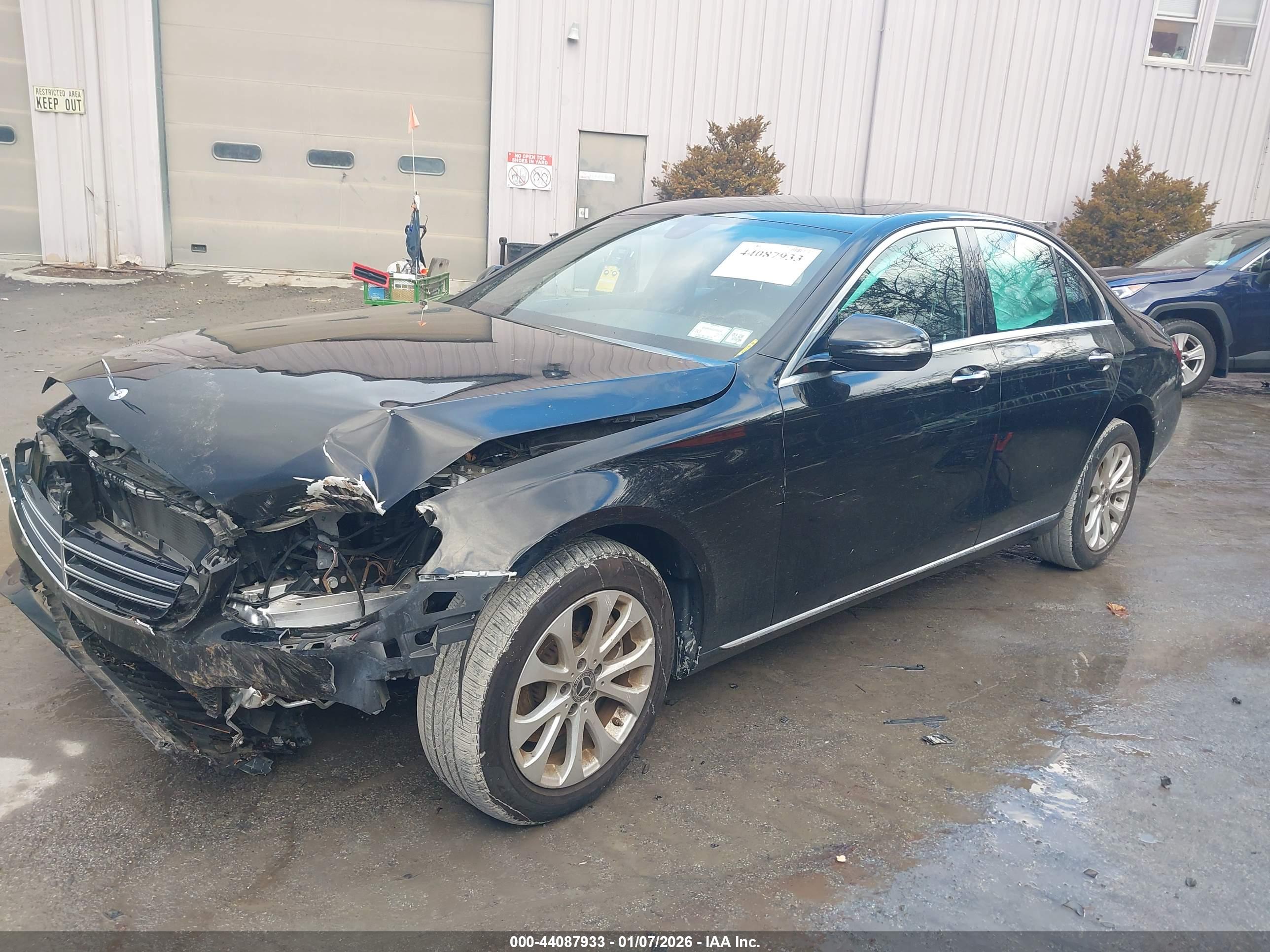 MERCEDES-BENZ E image 2