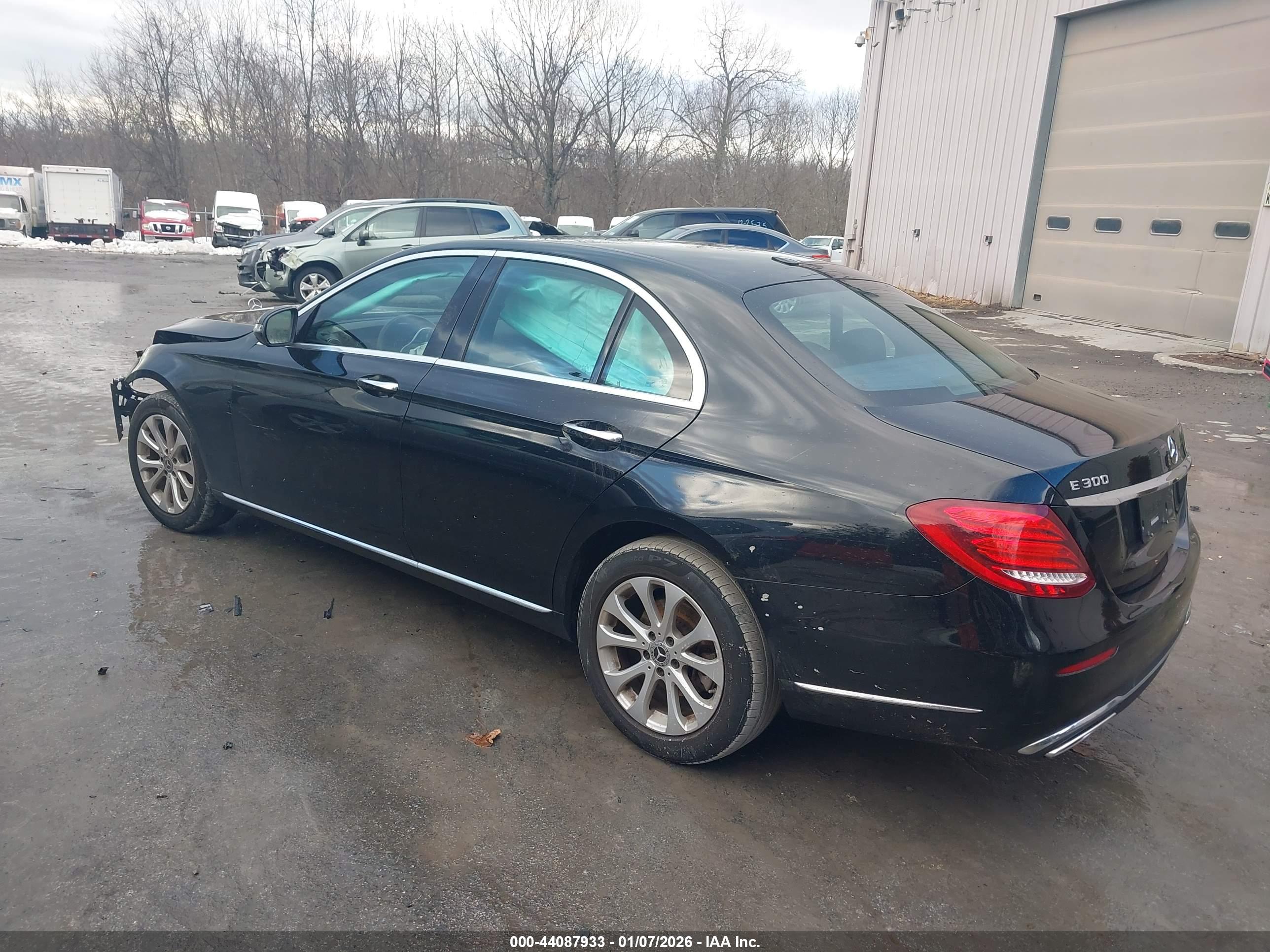 MERCEDES-BENZ E image 3