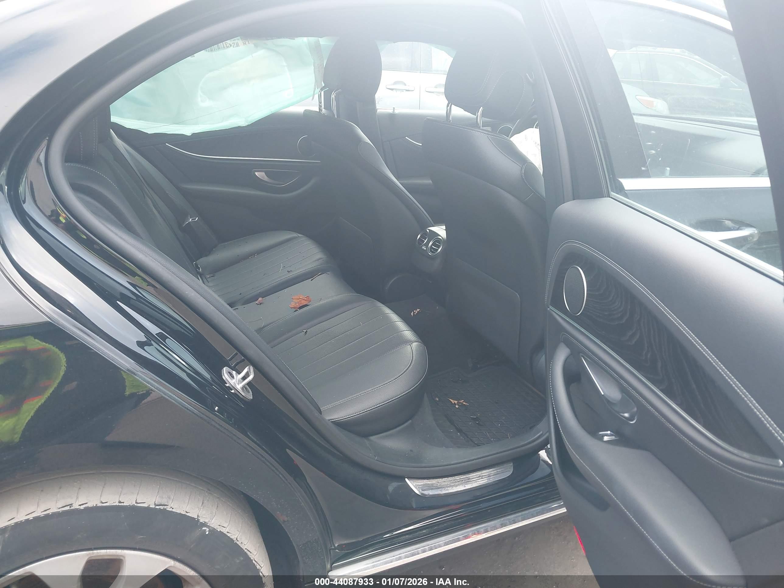 MERCEDES-BENZ E image 8