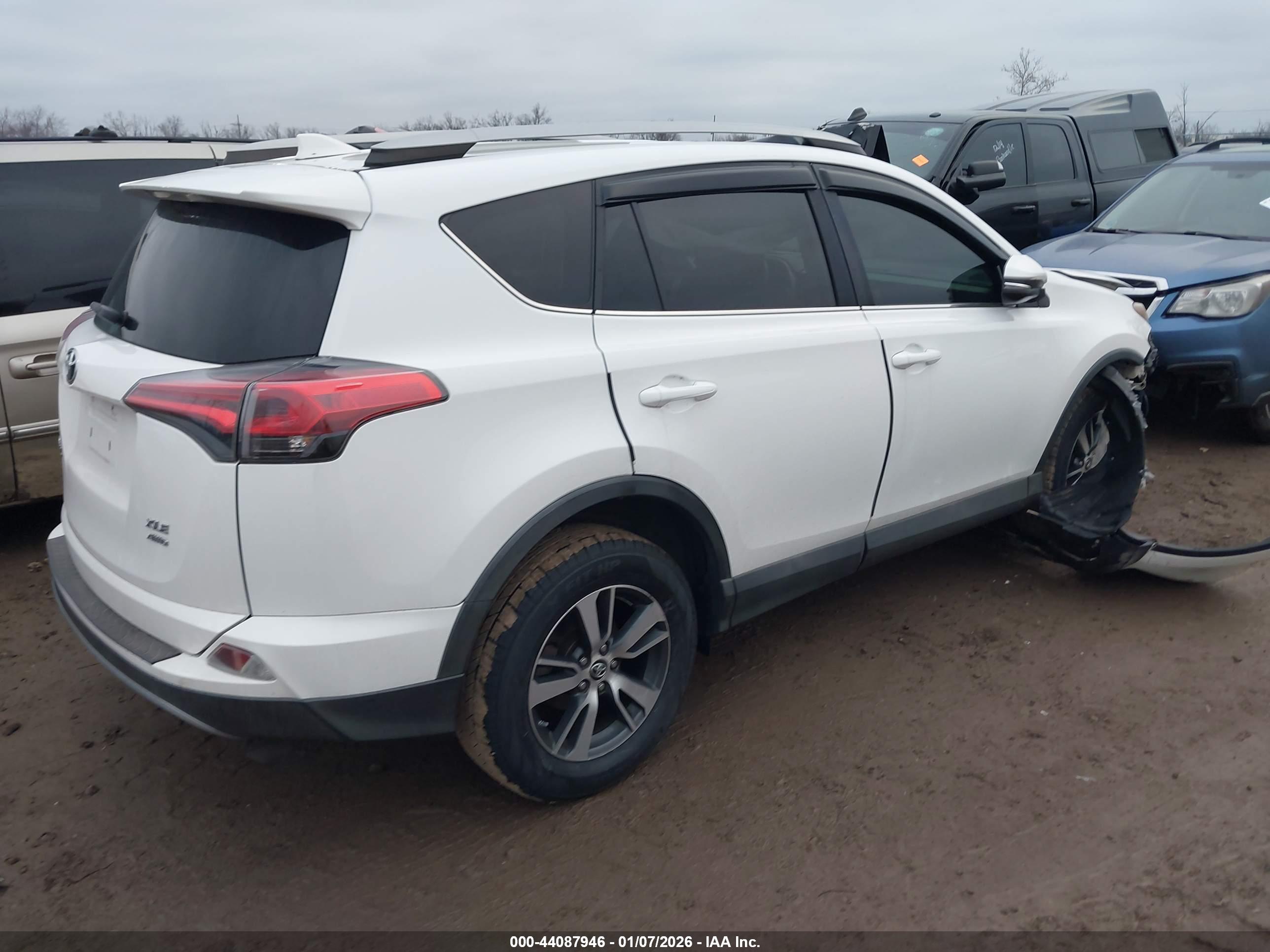 TOYOTA RAV4 image 4