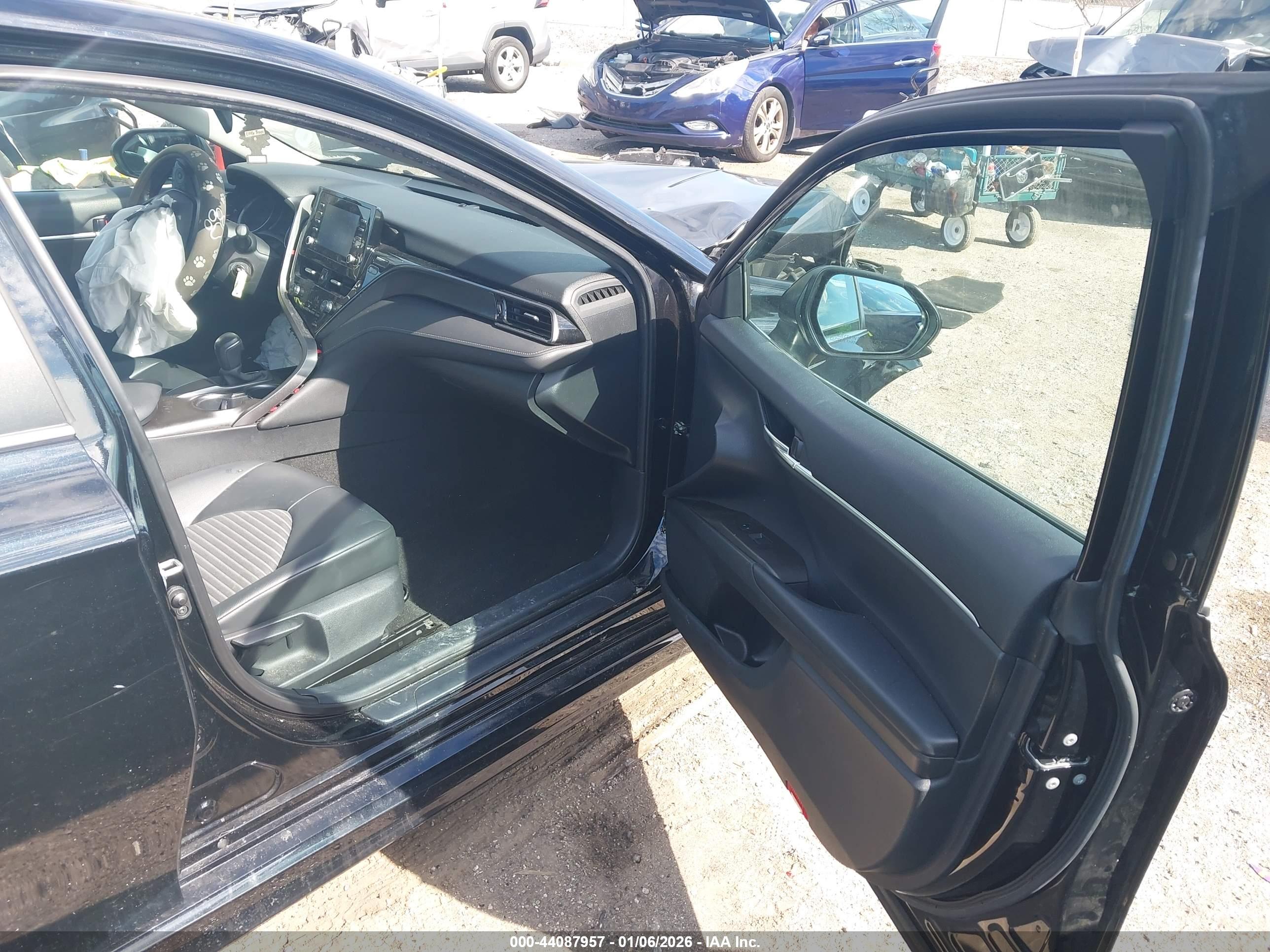 TOYOTA CAMRY image 5