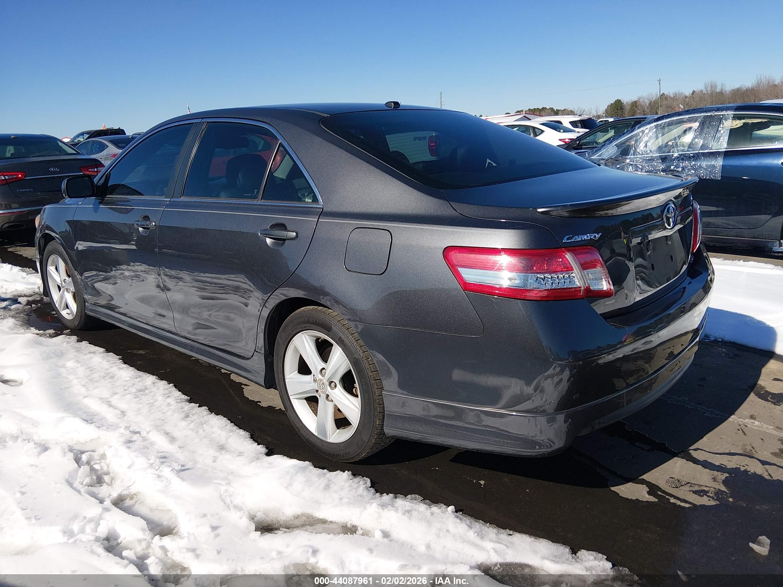 TOYOTA CAMRY image 3