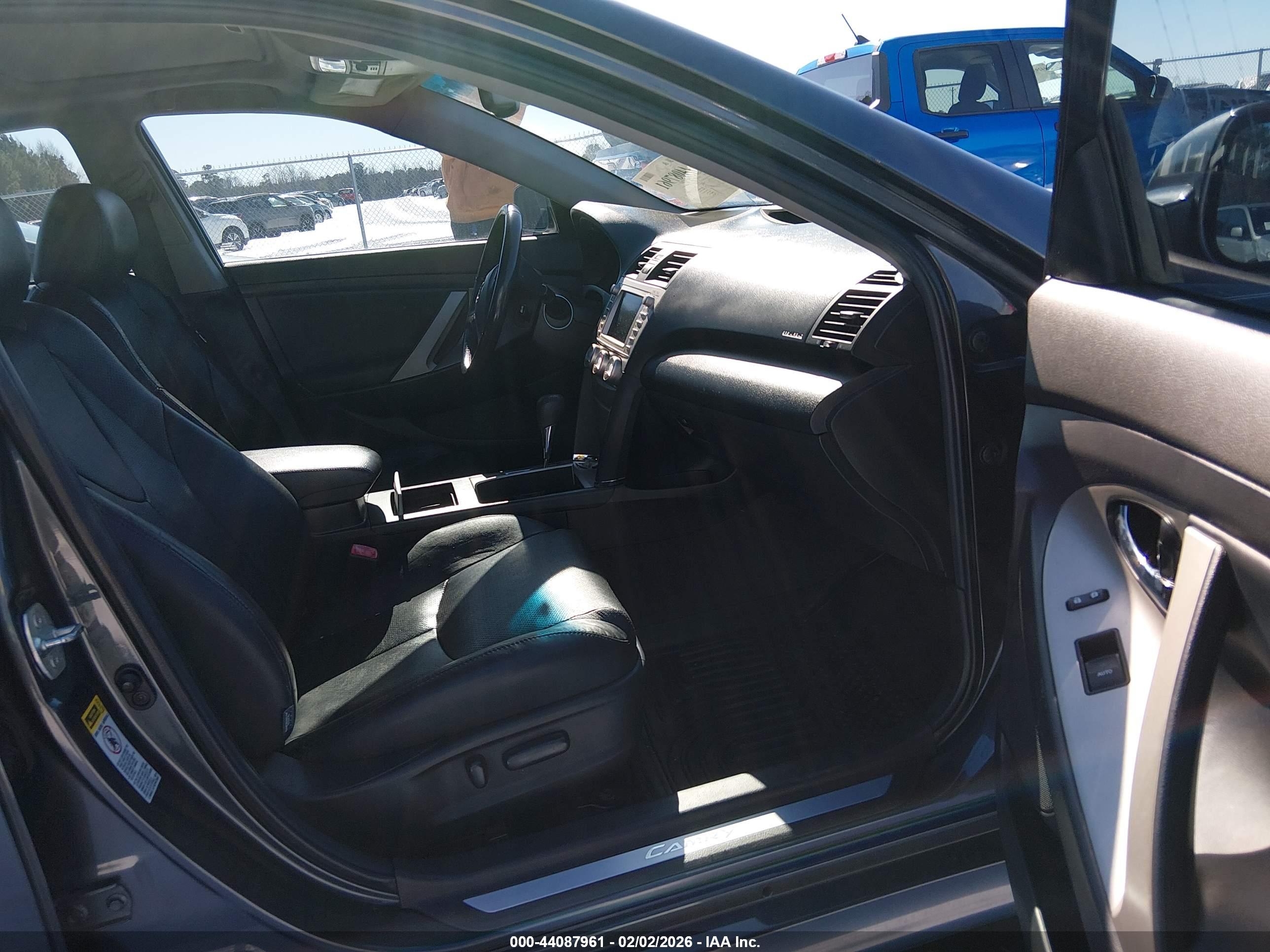 TOYOTA CAMRY image 5