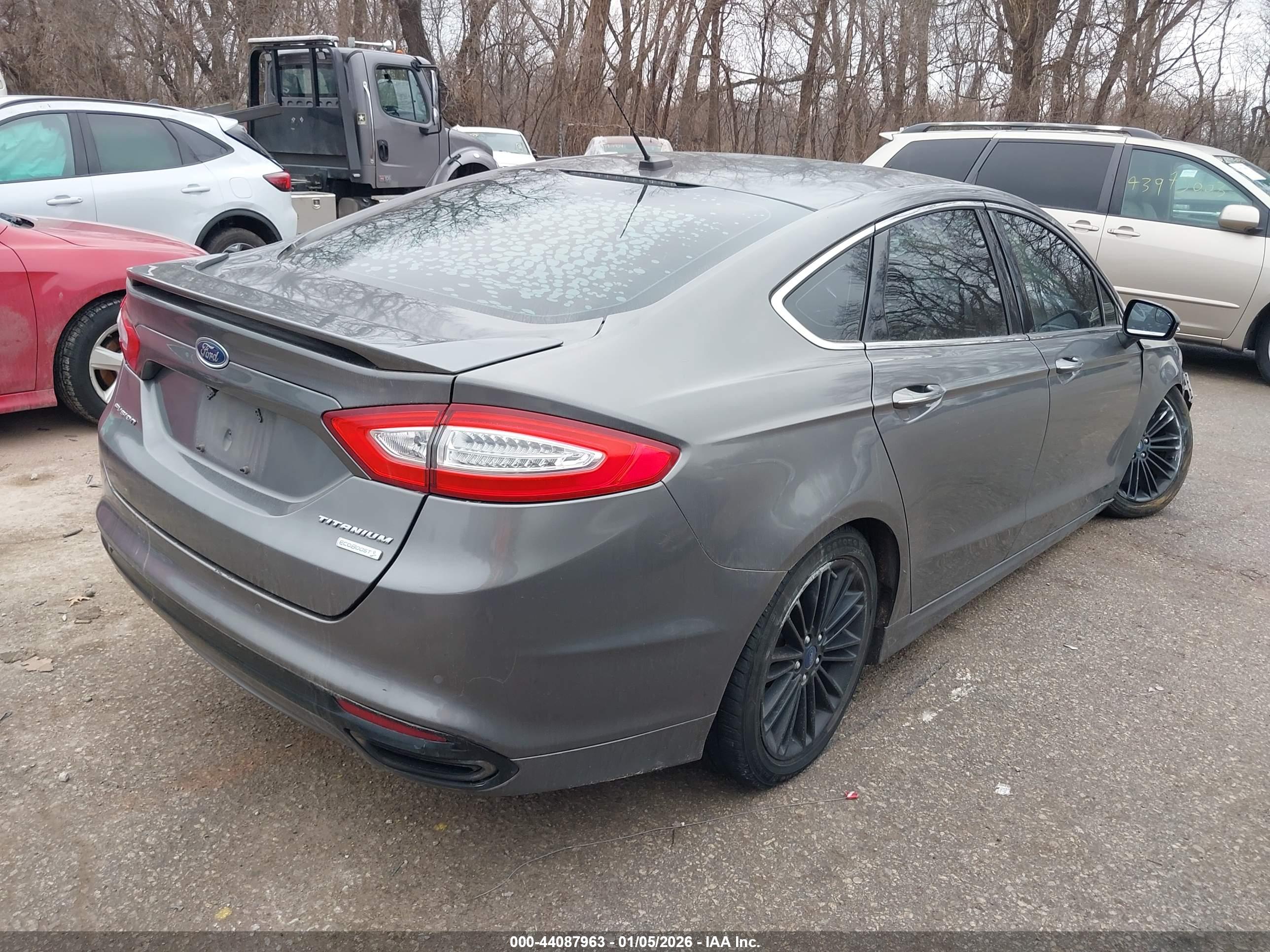 FORD FUSION image 4