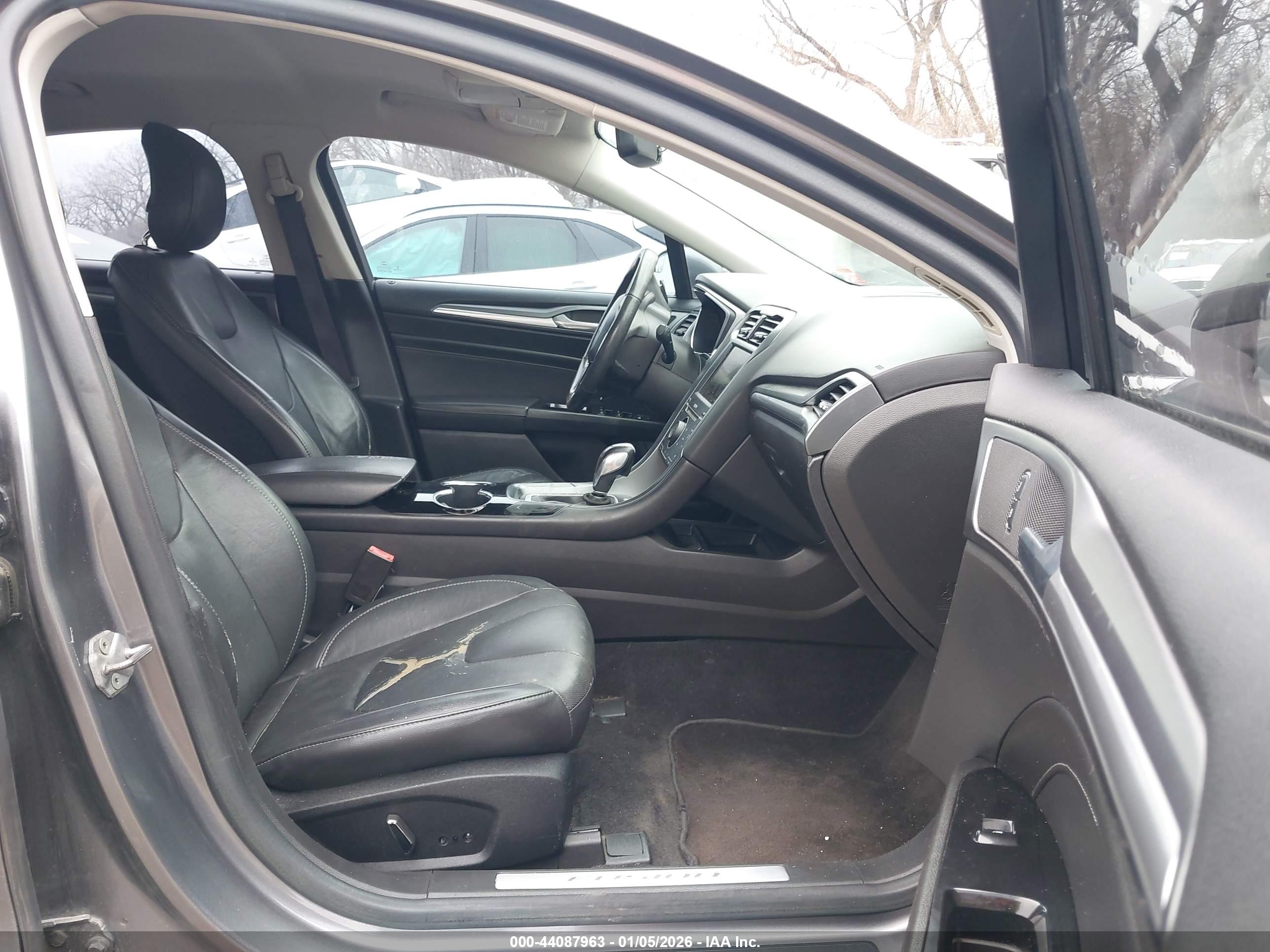 FORD FUSION image 5