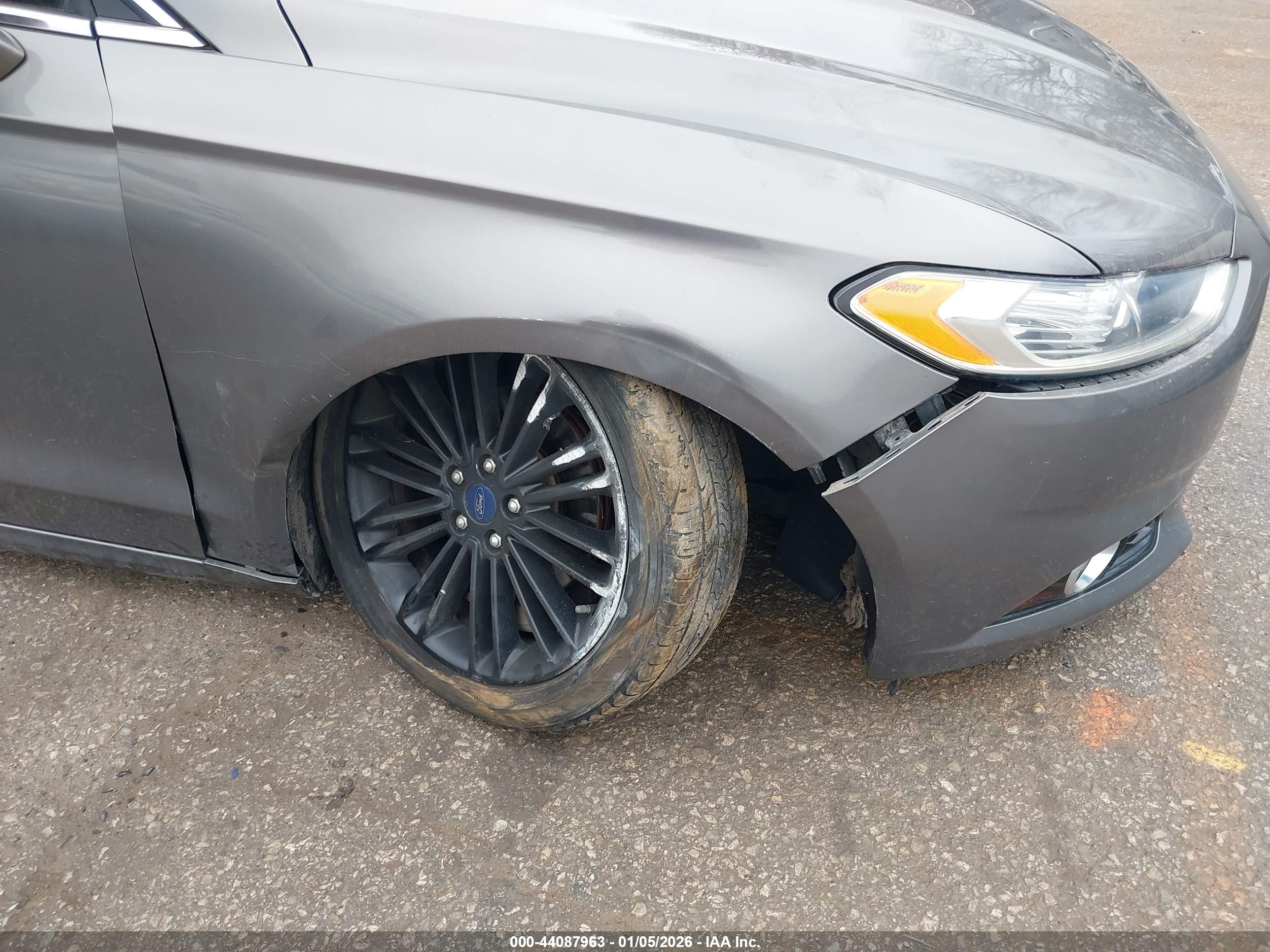 FORD FUSION image 6