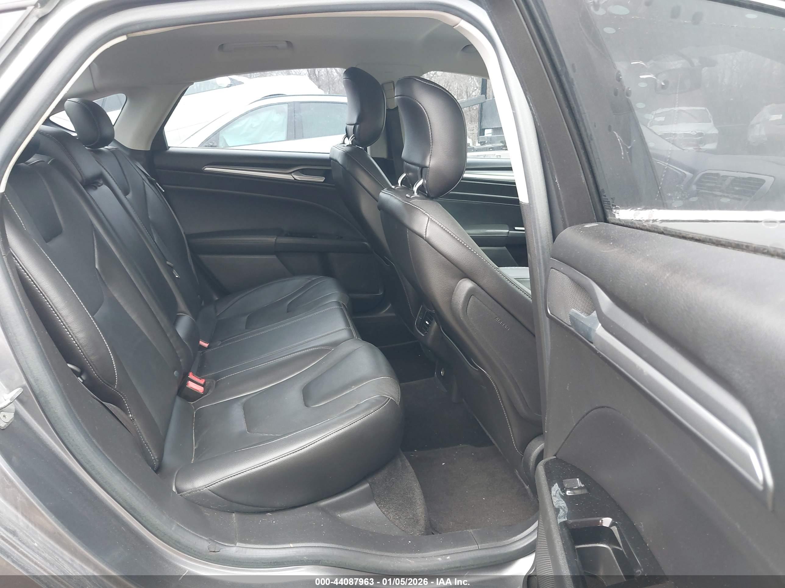 FORD FUSION image 8