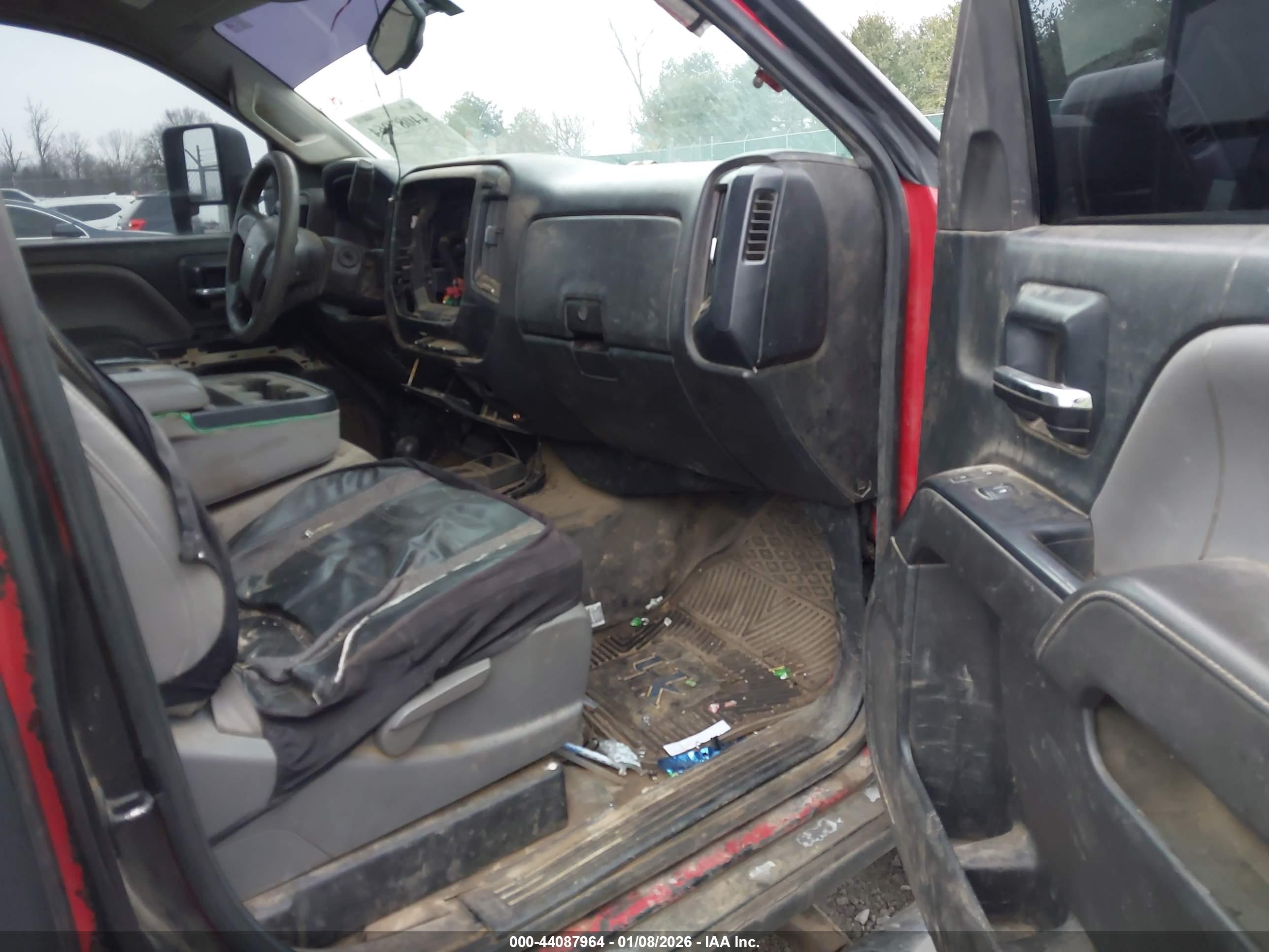 CHEVROLET SILVERADO image 5