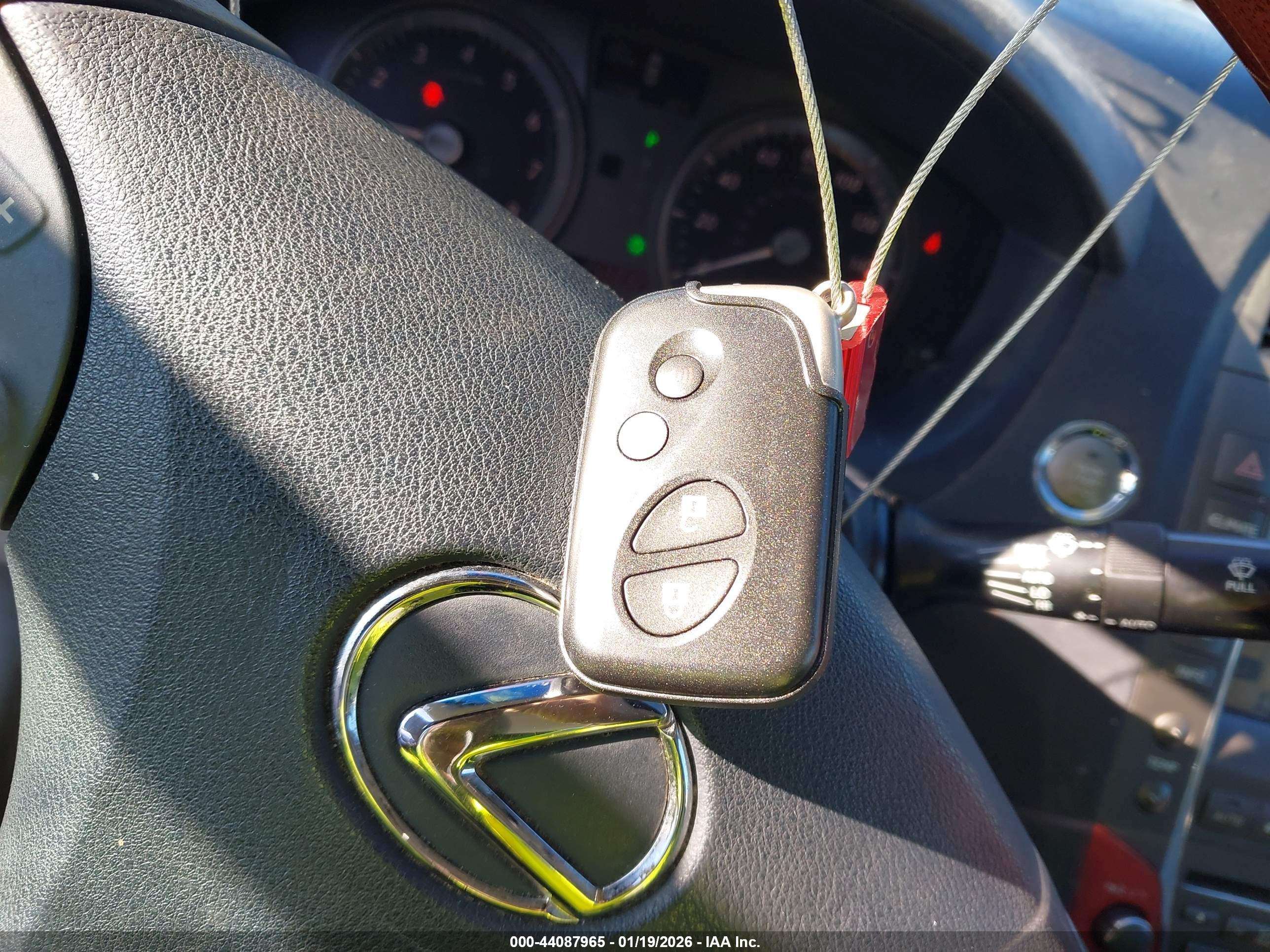 LEXUS ES image 11