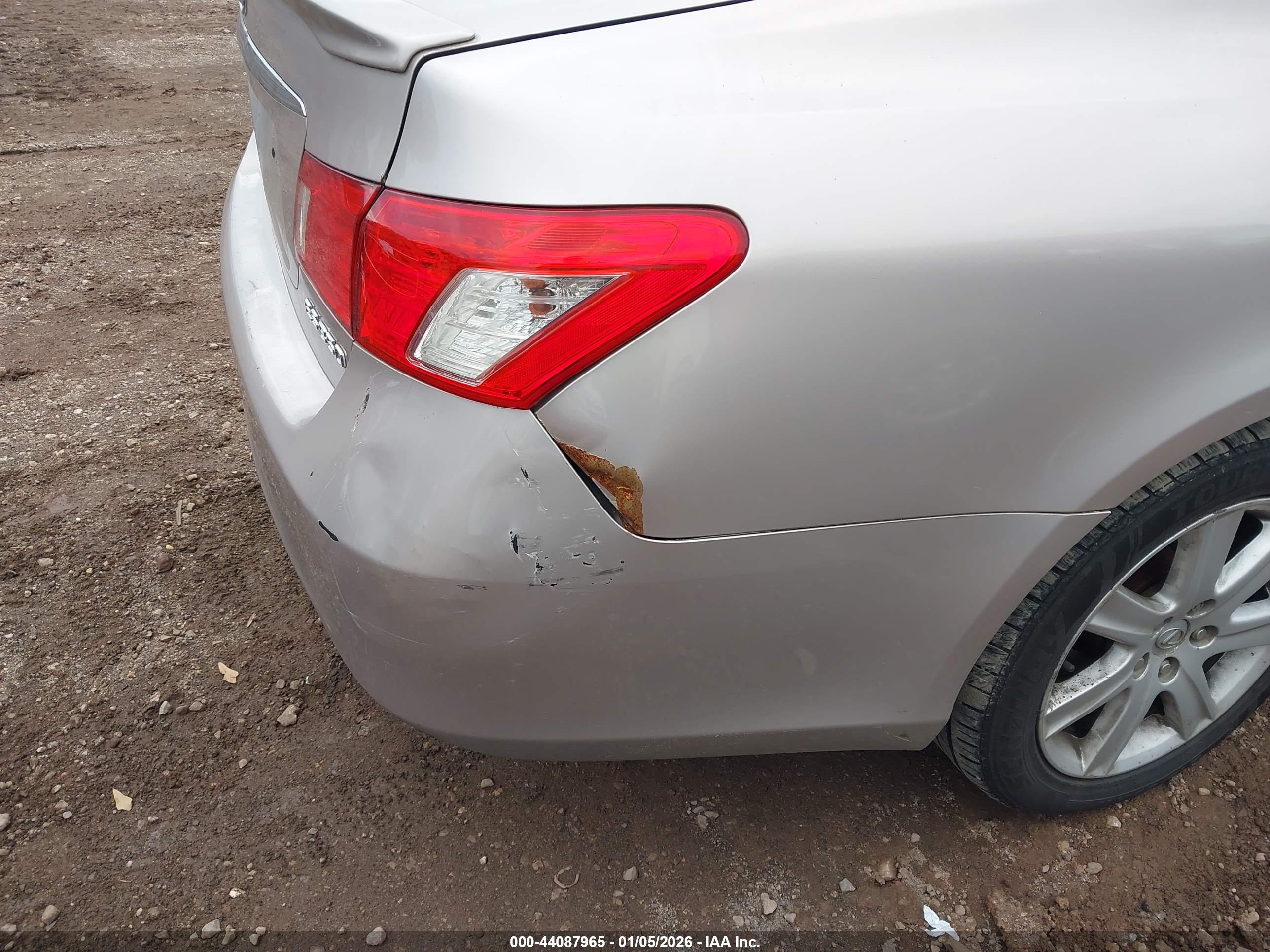 LEXUS ES image 6